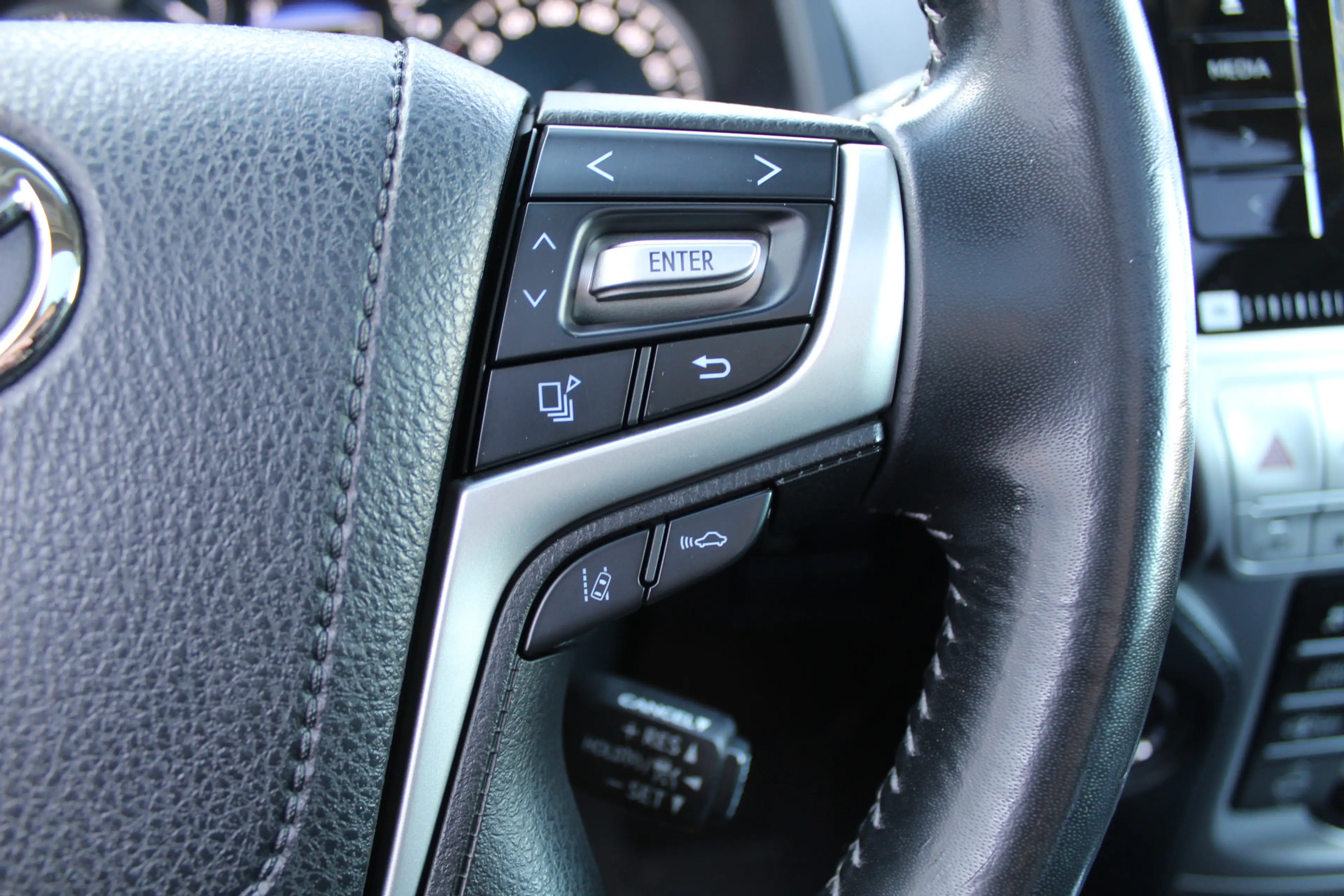 Toyota Land Cruiser 2.8 D-4D-F Executive Window Van | Rijklaar | Trekh — photo 16