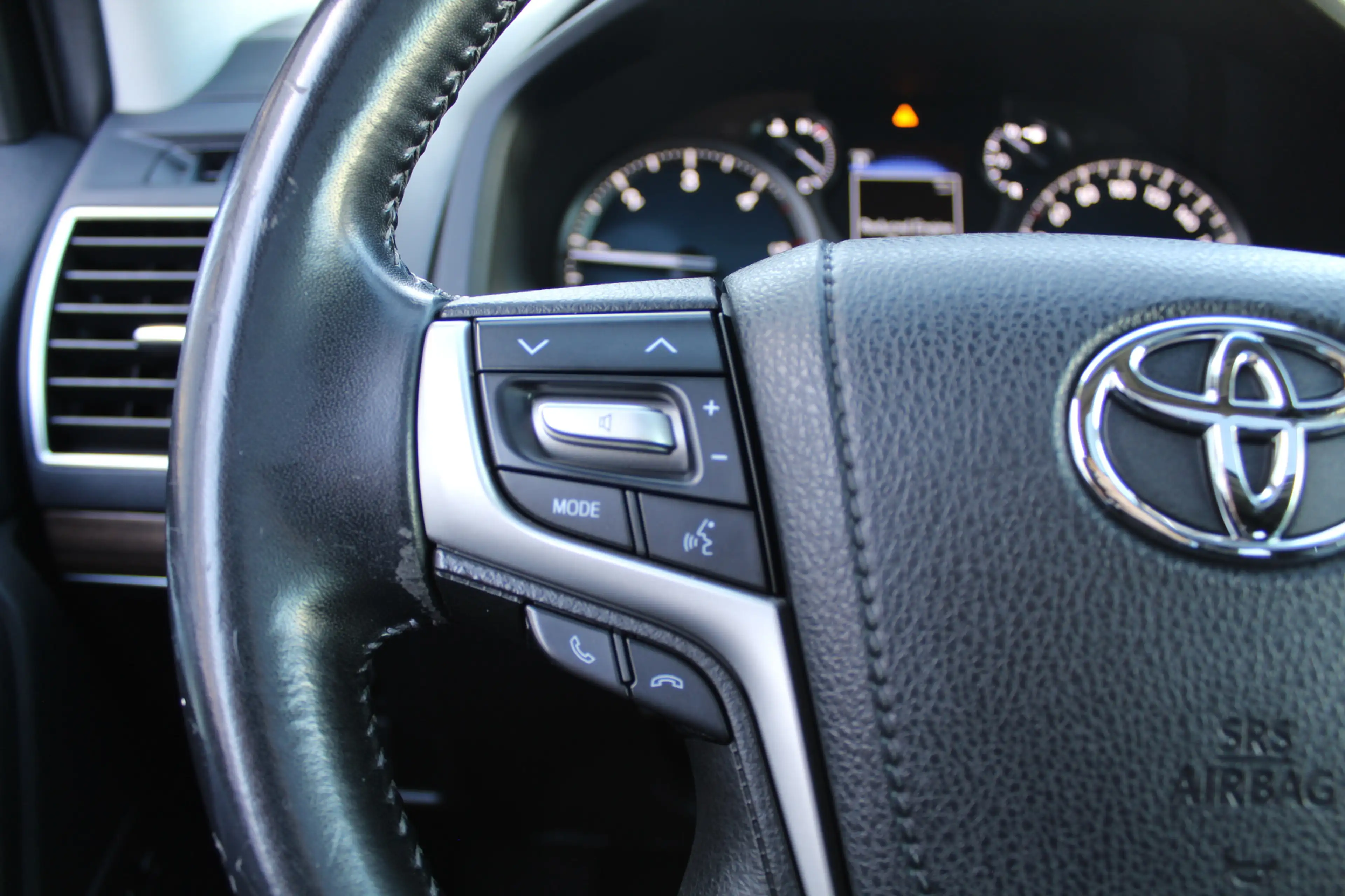 Toyota Land Cruiser 2.8 D-4D-F Executive Window Van | Rijklaar | Trekh — photo 15