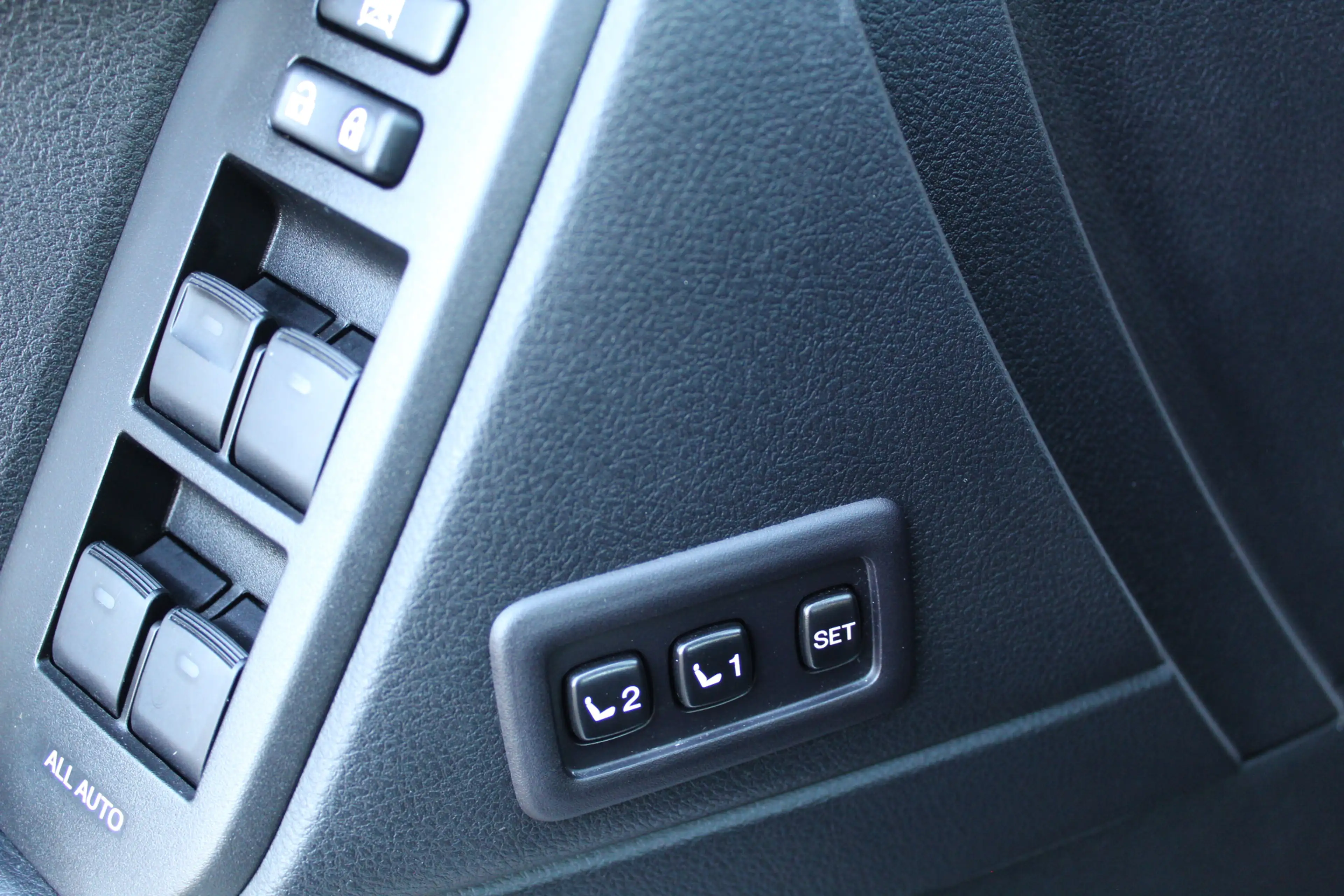 Toyota Land Cruiser 2.8 D-4D-F Executive Window Van | Rijklaar | Trekh — photo 8
