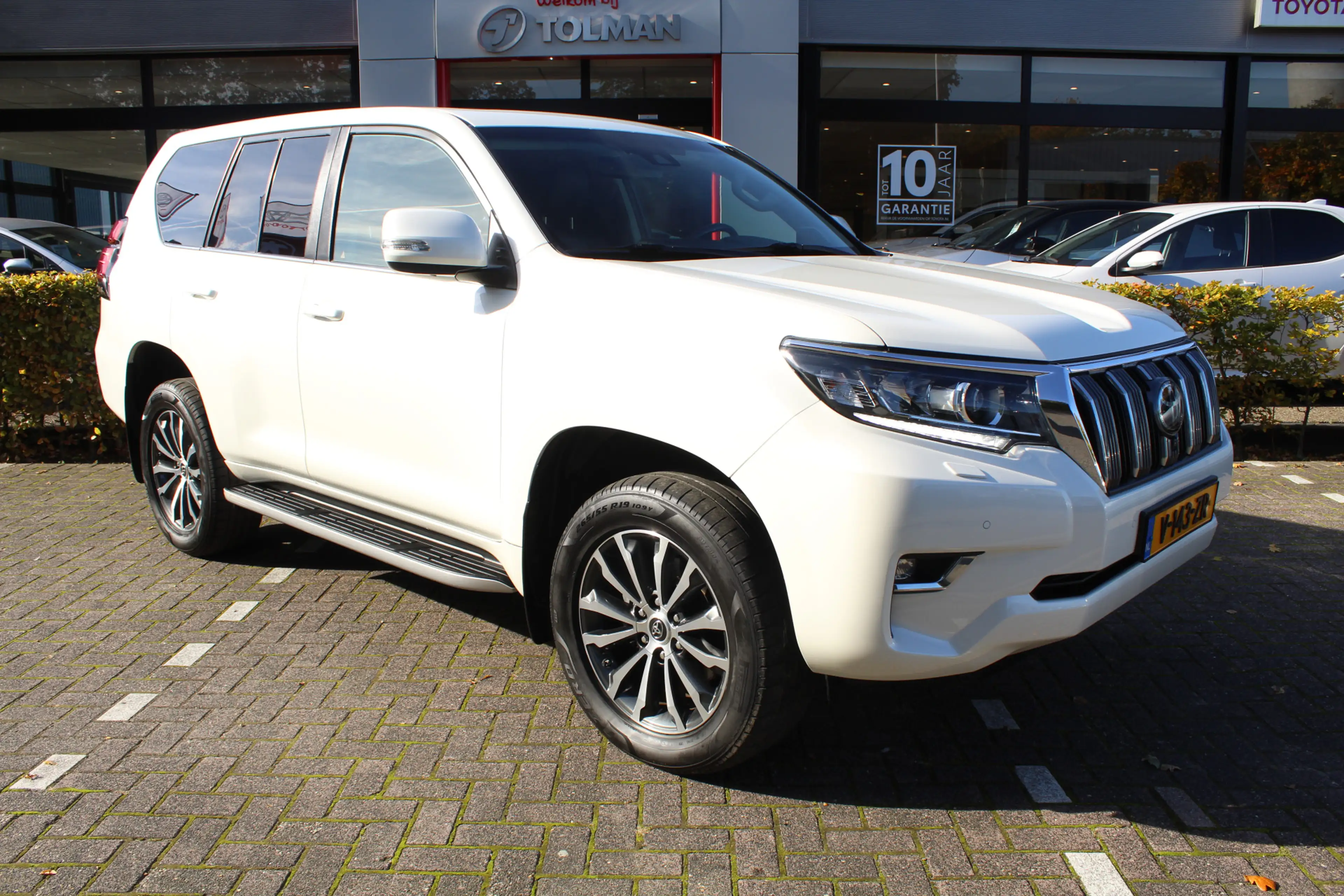 Toyota Land Cruiser 2.8 D-4D-F Executive Window Van | Rijklaar | Trekh — photo 12
