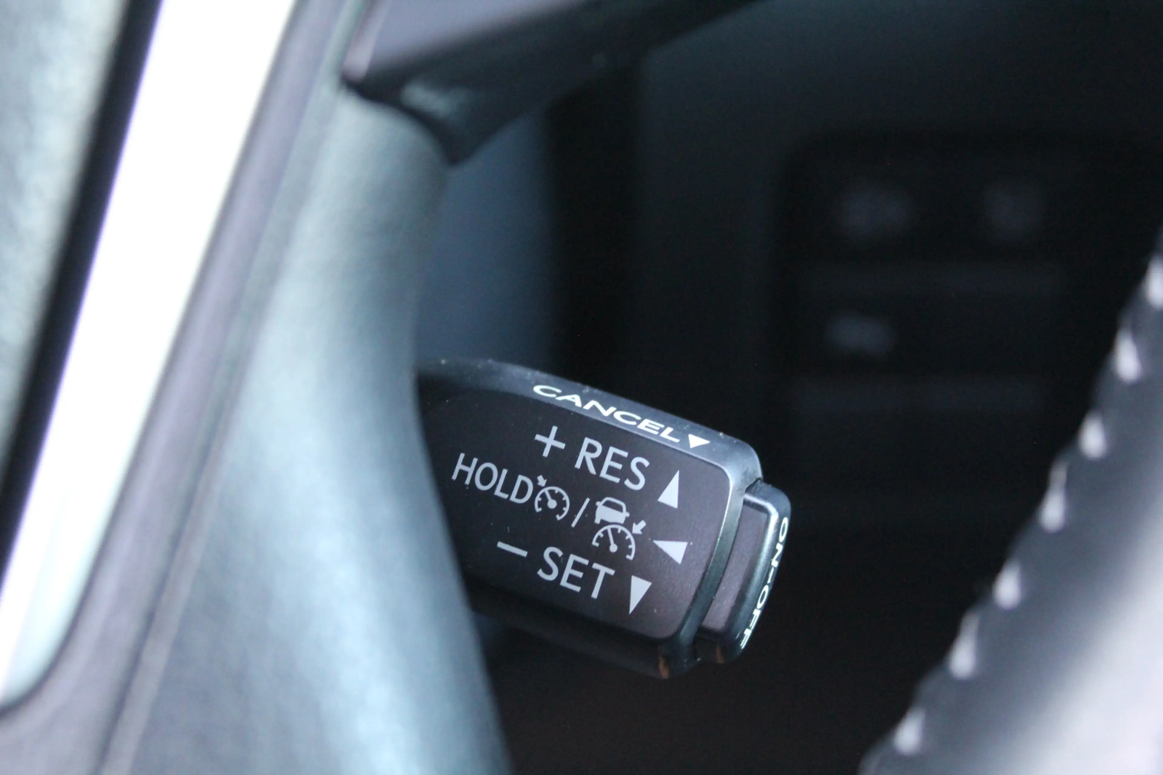 Toyota Land Cruiser 2.8 D-4D-F Executive Window Van | Rijklaar | Trekh — photo 17