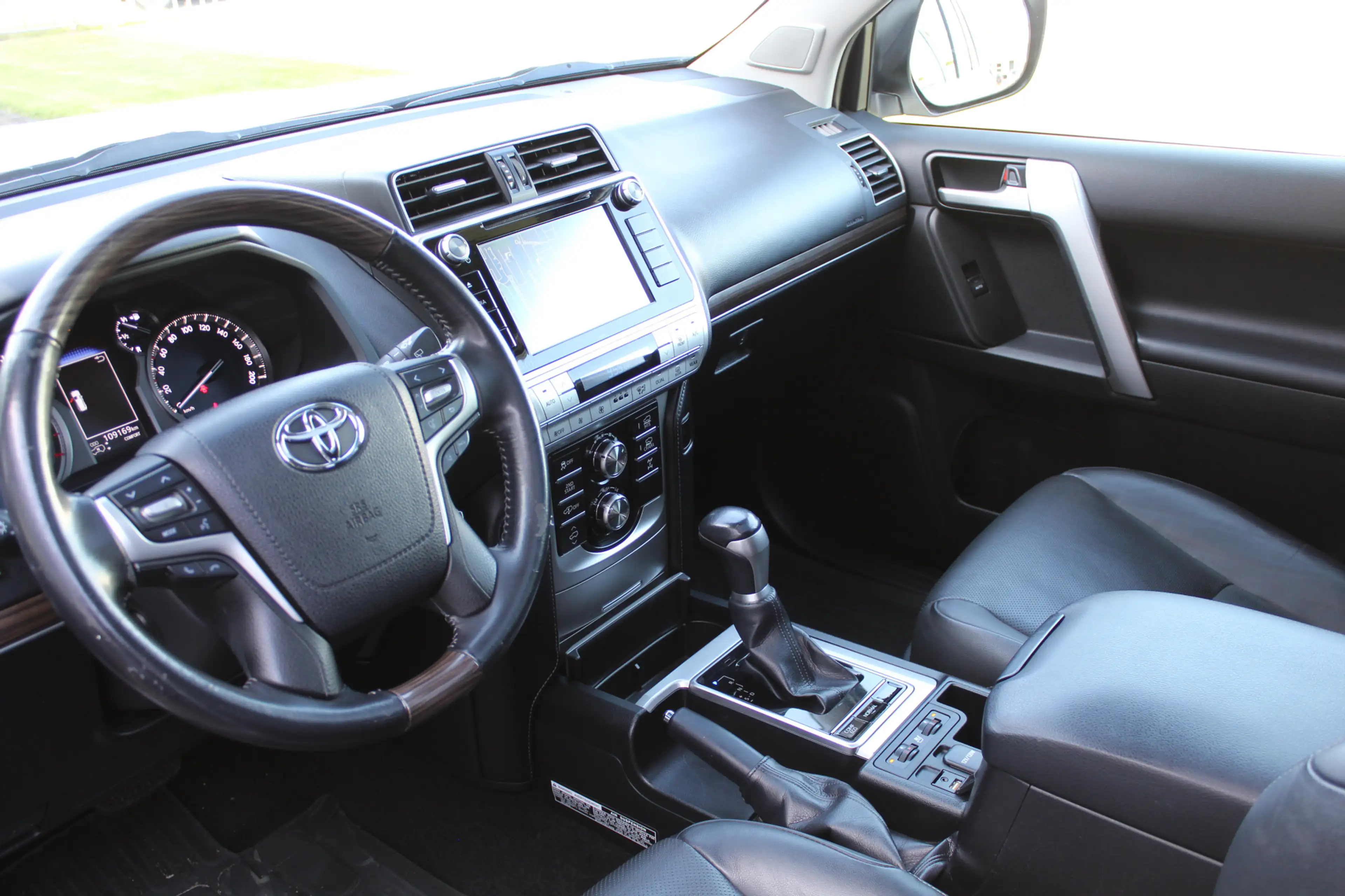 Toyota Land Cruiser 2.8 D-4D-F Executive Window Van | Rijklaar | Trekh — photo 3