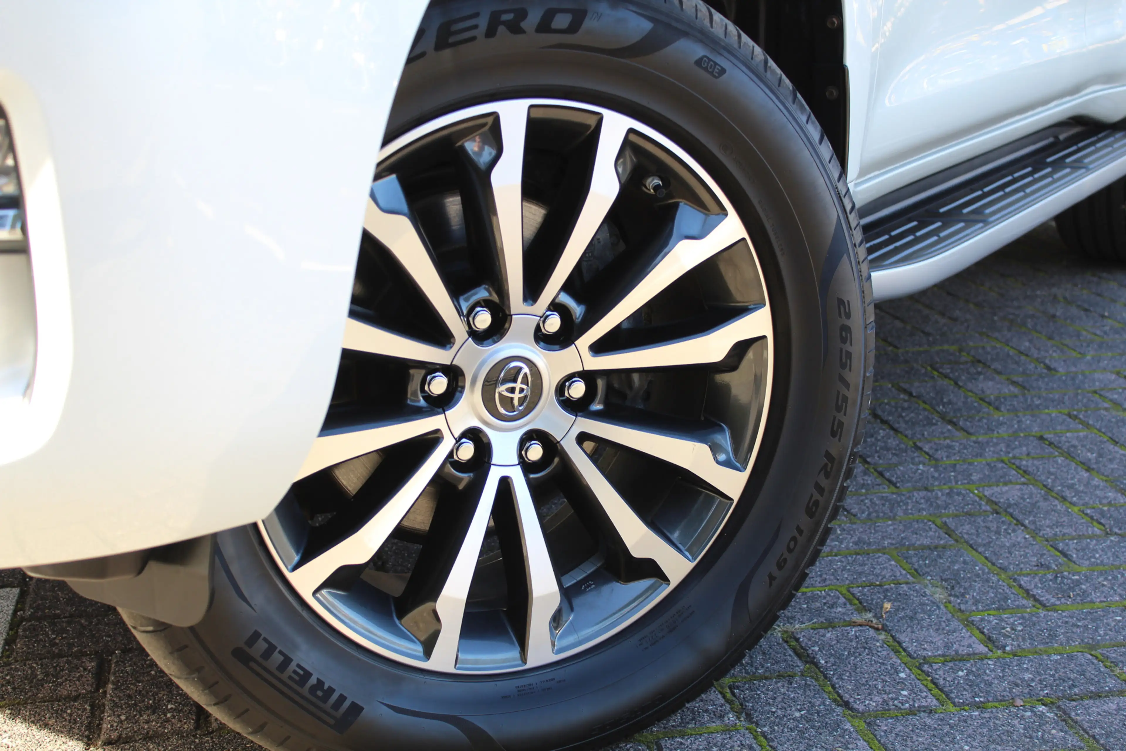 Toyota Land Cruiser 2.8 D-4D-F Executive Window Van | Rijklaar | Trekh — photo 4