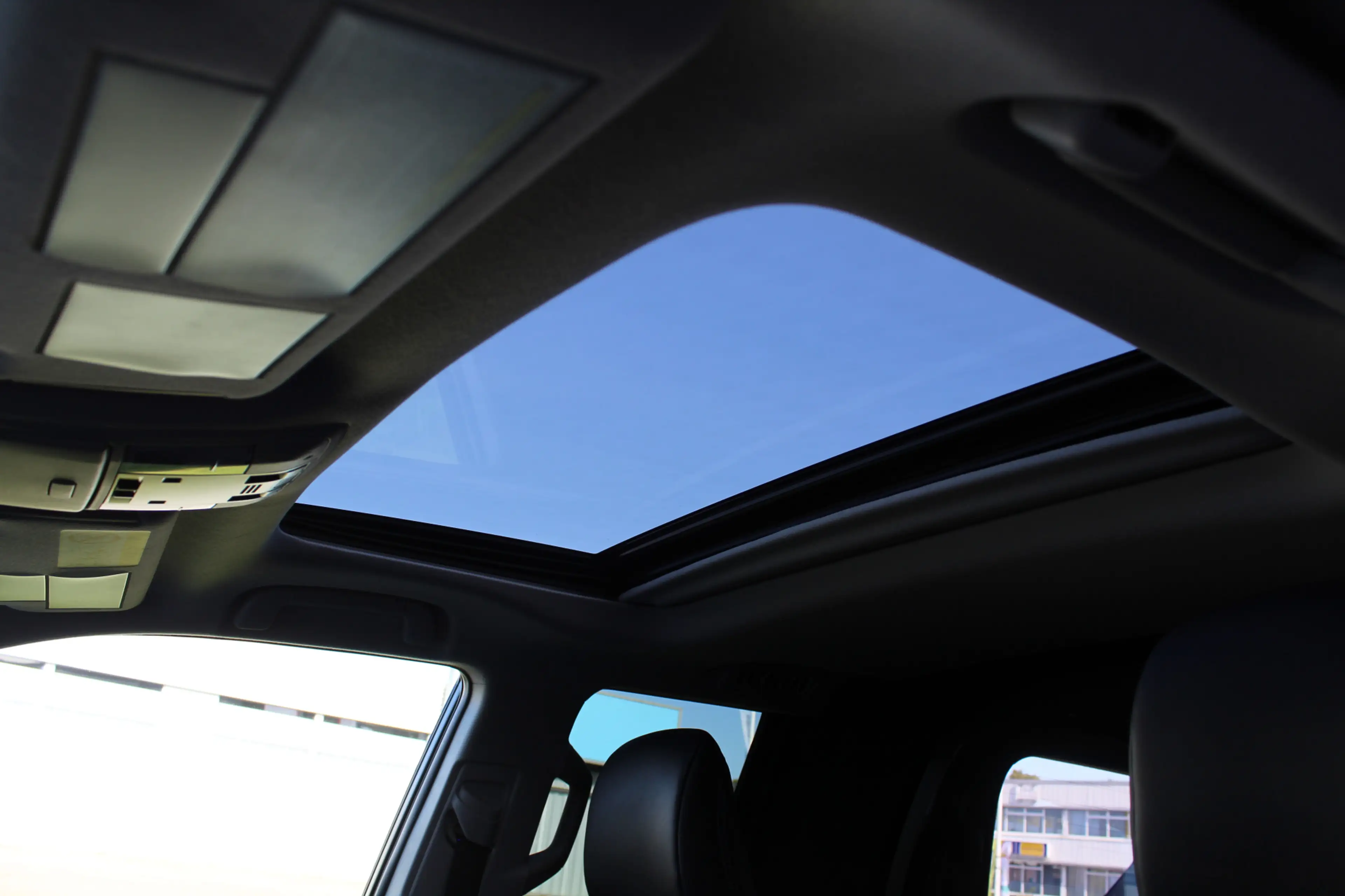 Toyota Land Cruiser 2.8 D-4D-F Executive Window Van | Rijklaar | Trekh — photo 5