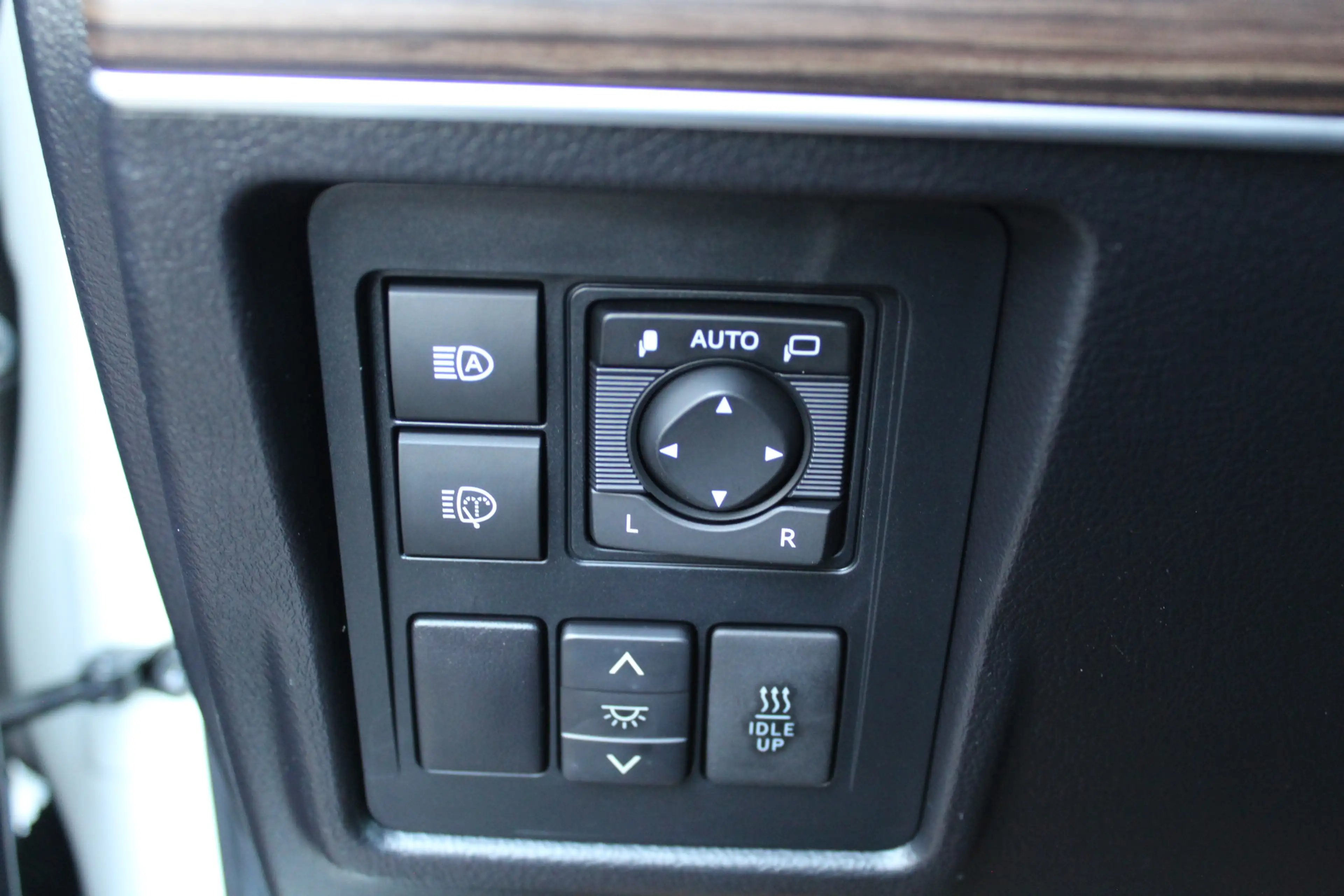 Toyota Land Cruiser 2.8 D-4D-F Executive Window Van | Rijklaar | Trekh — photo 20