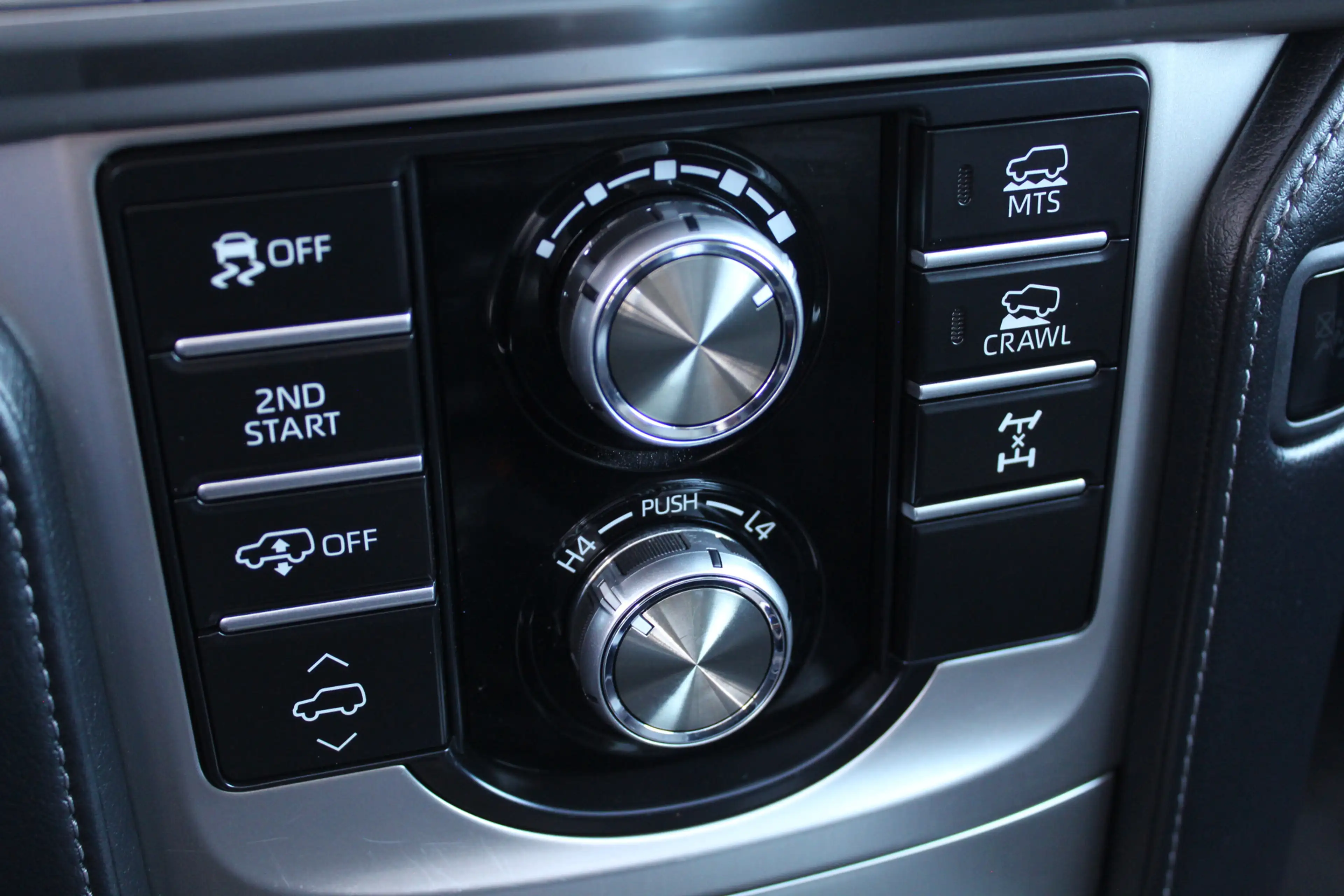 Toyota Land Cruiser 2.8 D-4D-F Executive Window Van | Rijklaar | Trekh — photo 19