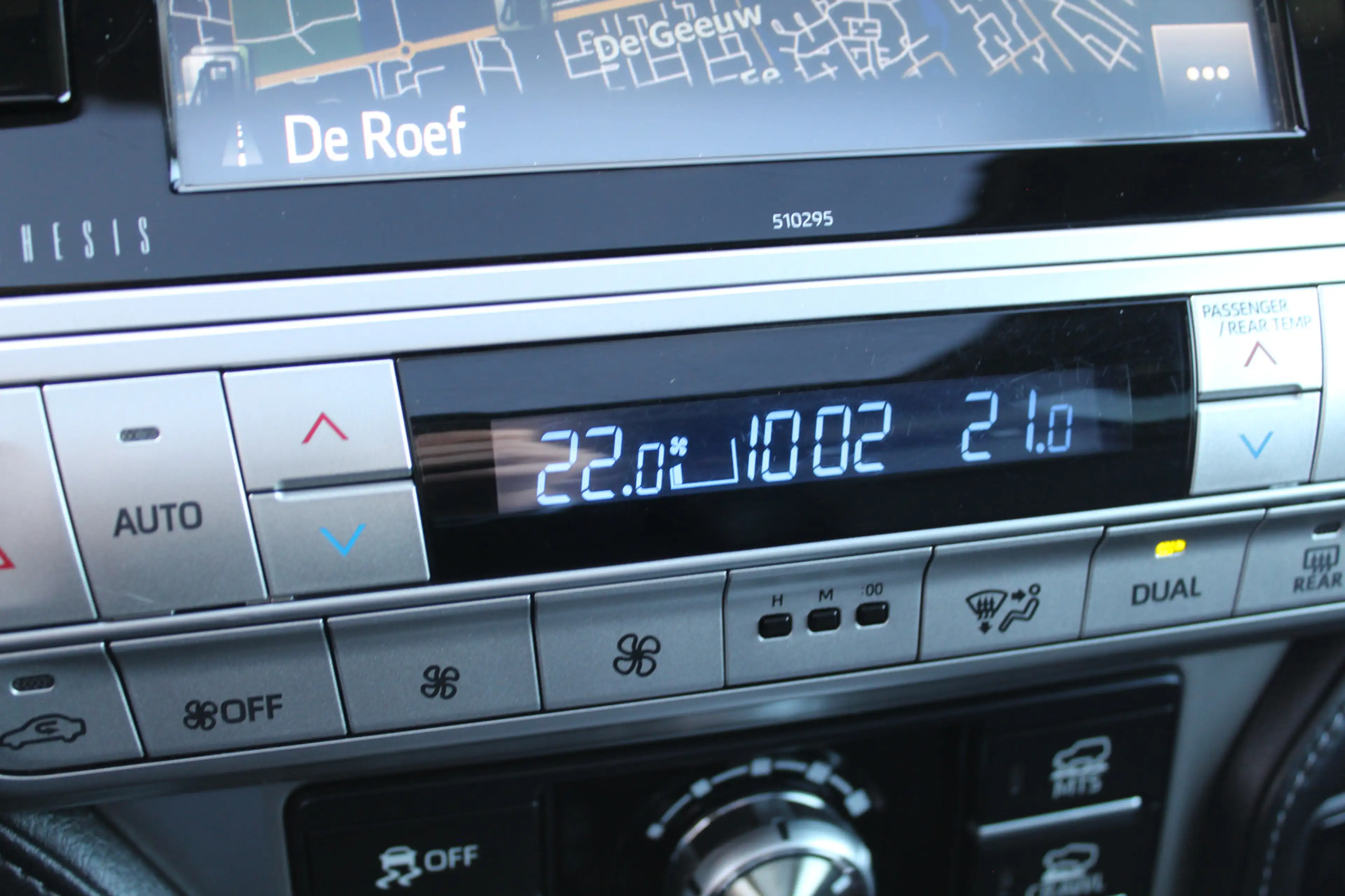 Toyota Land Cruiser 2.8 D-4D-F Executive Window Van | Rijklaar | Trekh — photo 24