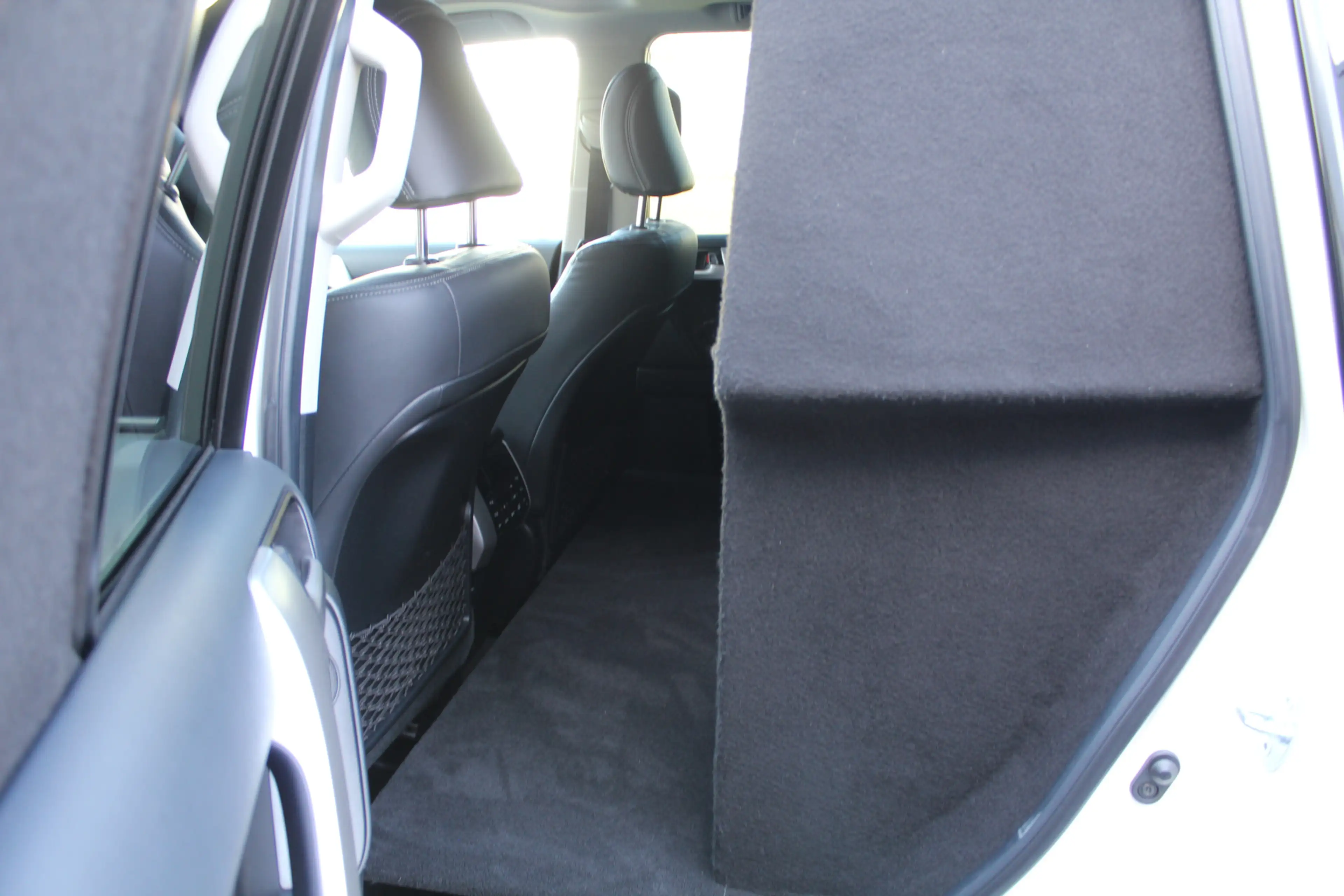 Toyota Land Cruiser 2.8 D-4D-F Executive Window Van | Rijklaar | Trekh — photo 11