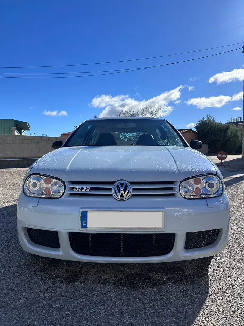 Volkswagen Golf R32 - 1