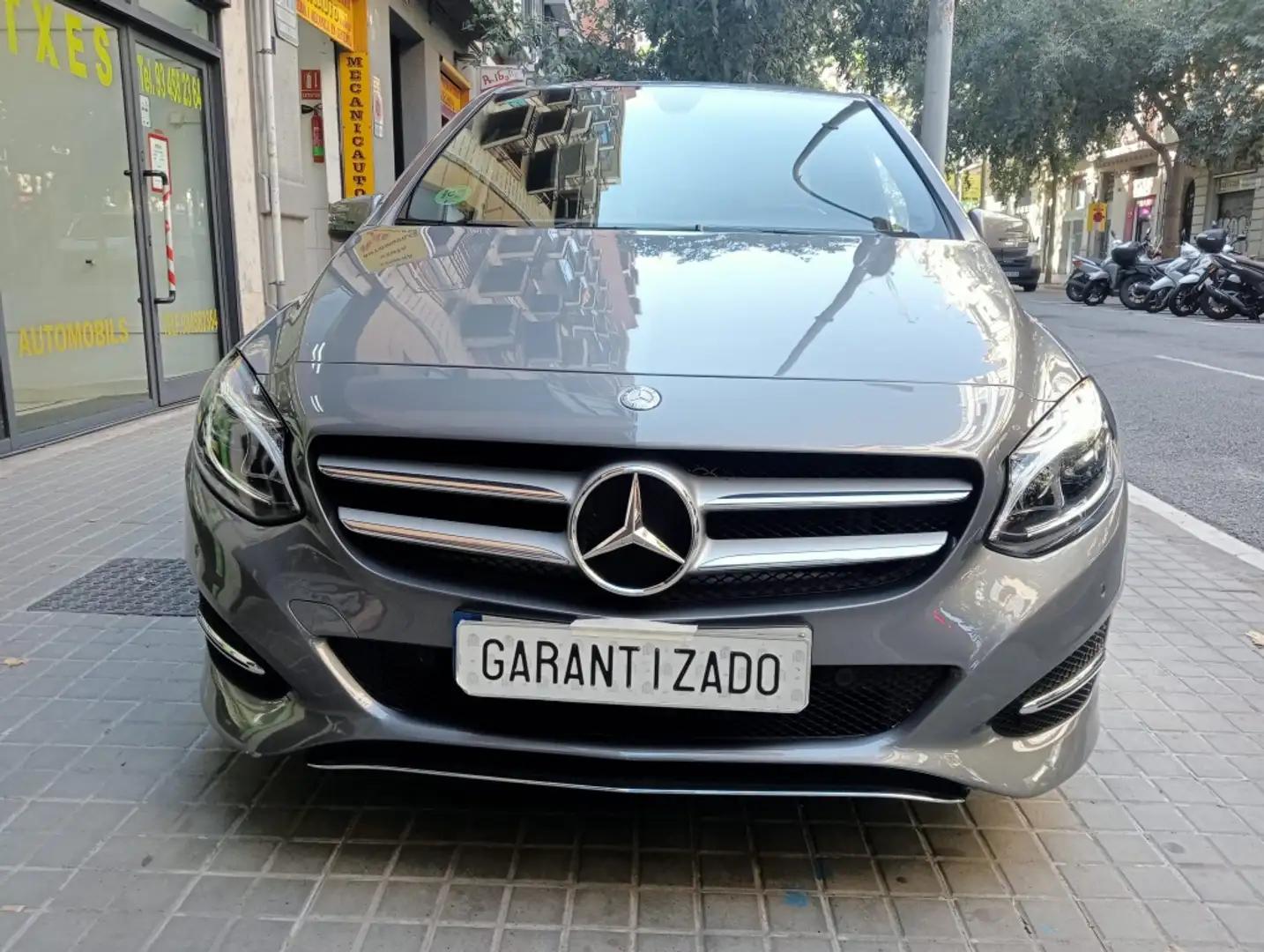 Mercedes-Benz B 180 7G-DCT Plateado - 2