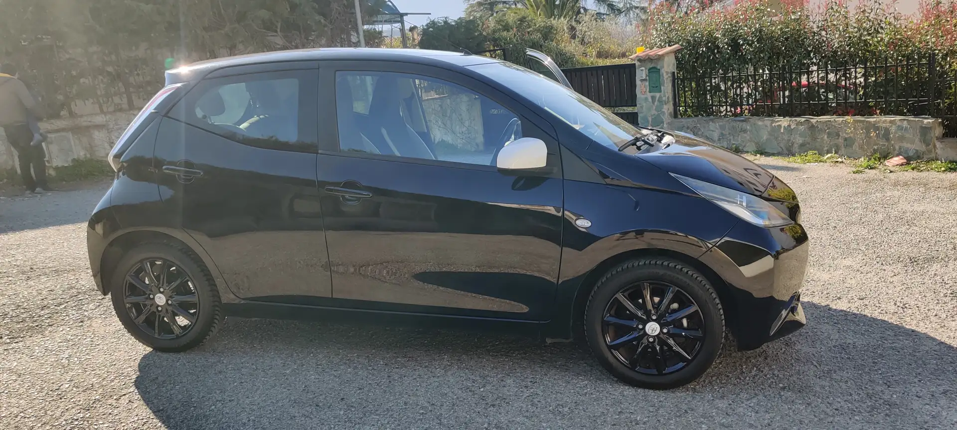 Toyota Aygo 5p 1.0 X-black TSS Nero - 2