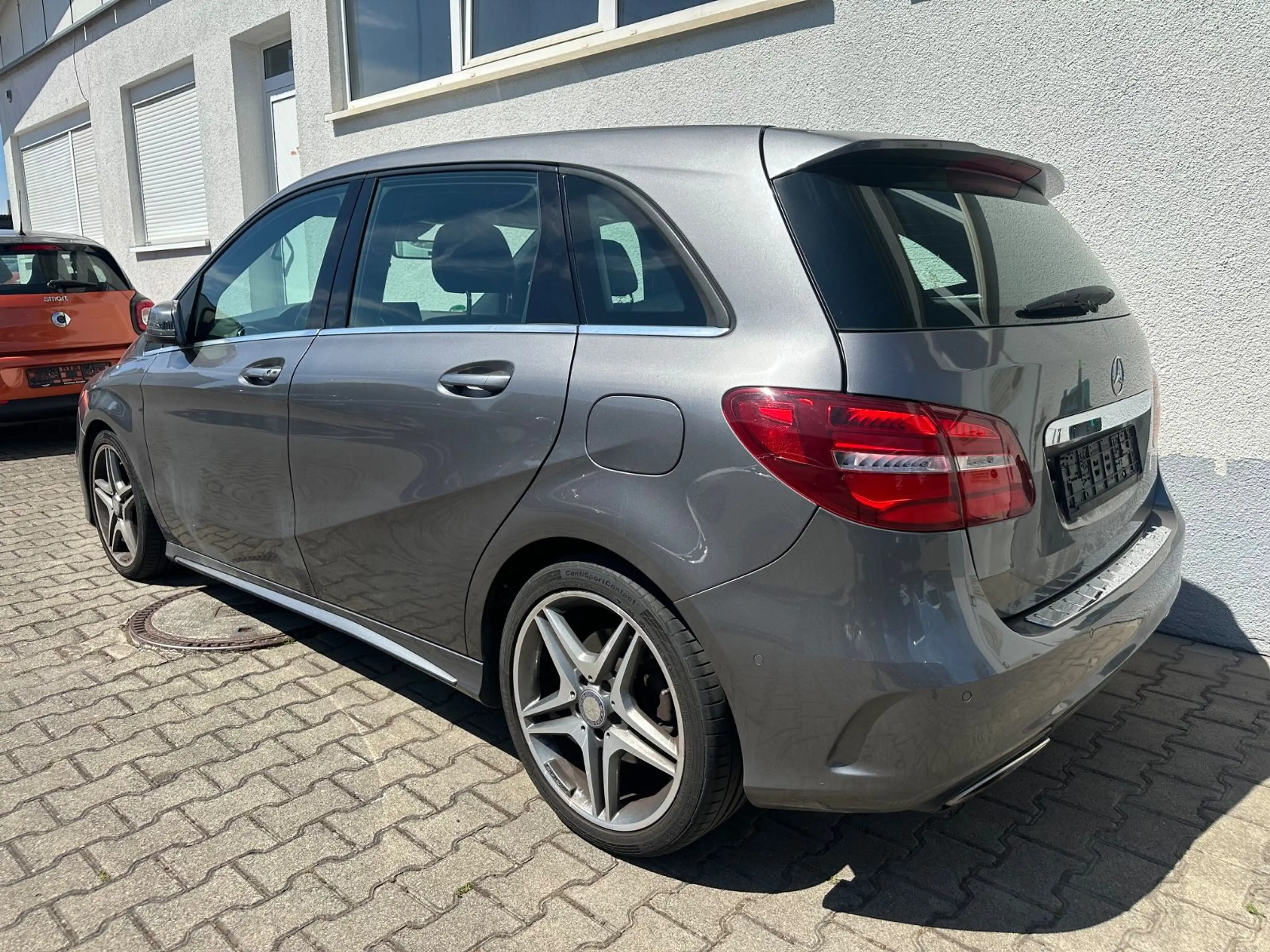 Mercedes-Benz B 220 CDI AMG Pannorama/Leder/Bi-Xenon/PDC — photo 5