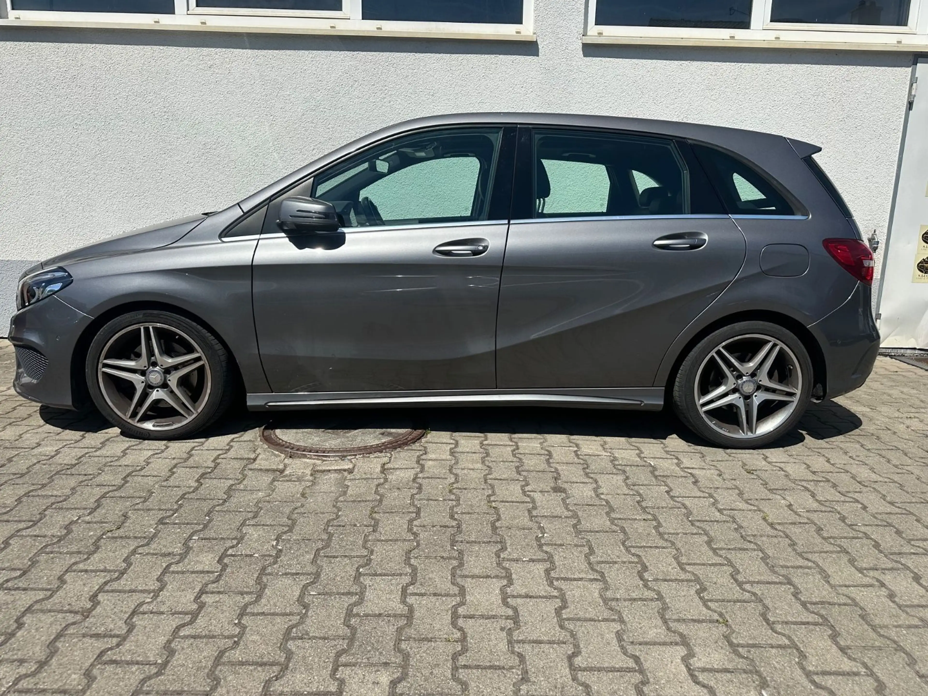 Mercedes-Benz B 220 CDI AMG Pannorama/Leder/Bi-Xenon/PDC — photo 6