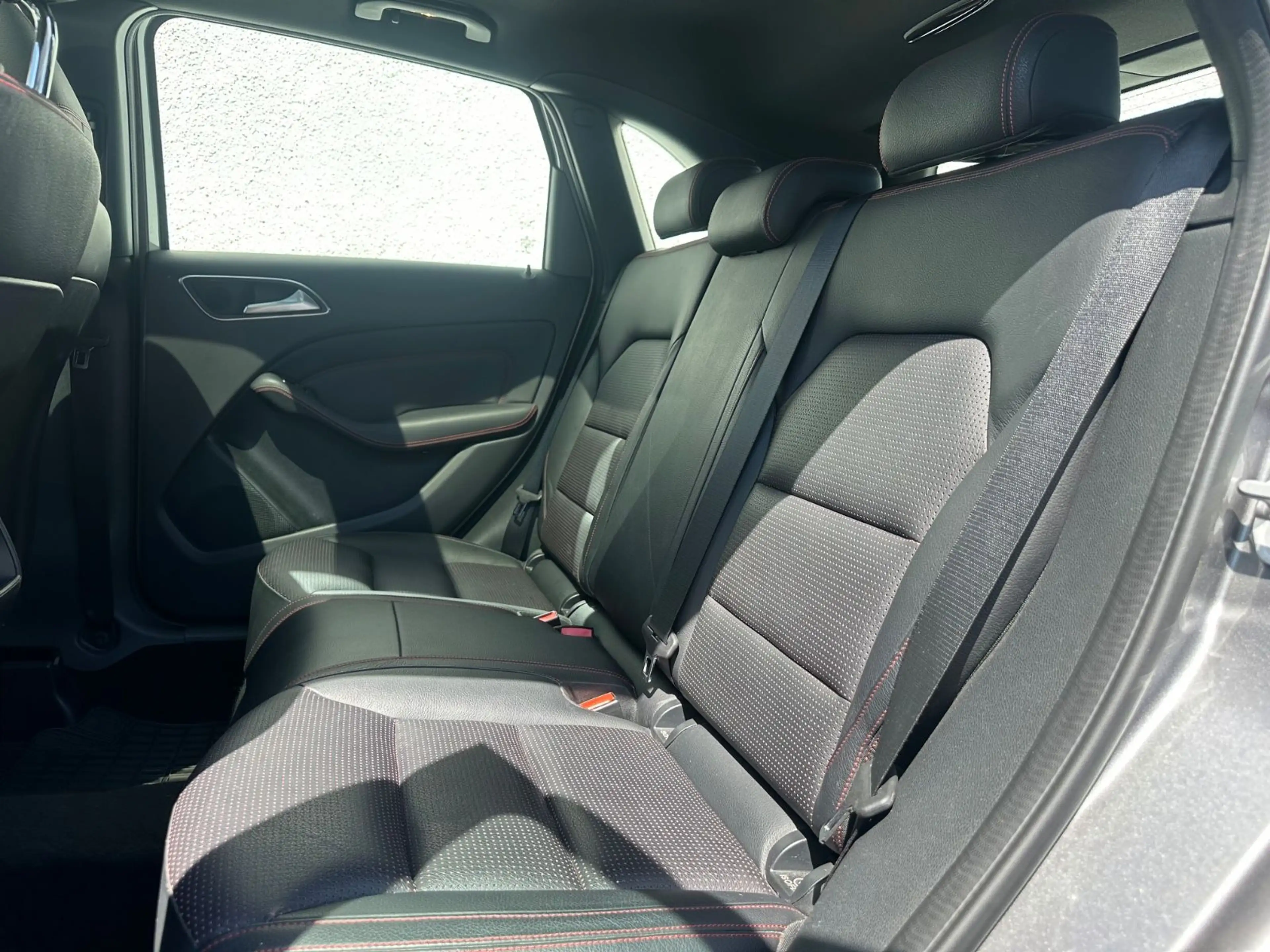 Mercedes-Benz B 220 CDI AMG Pannorama/Leder/Bi-Xenon/PDC — photo 10