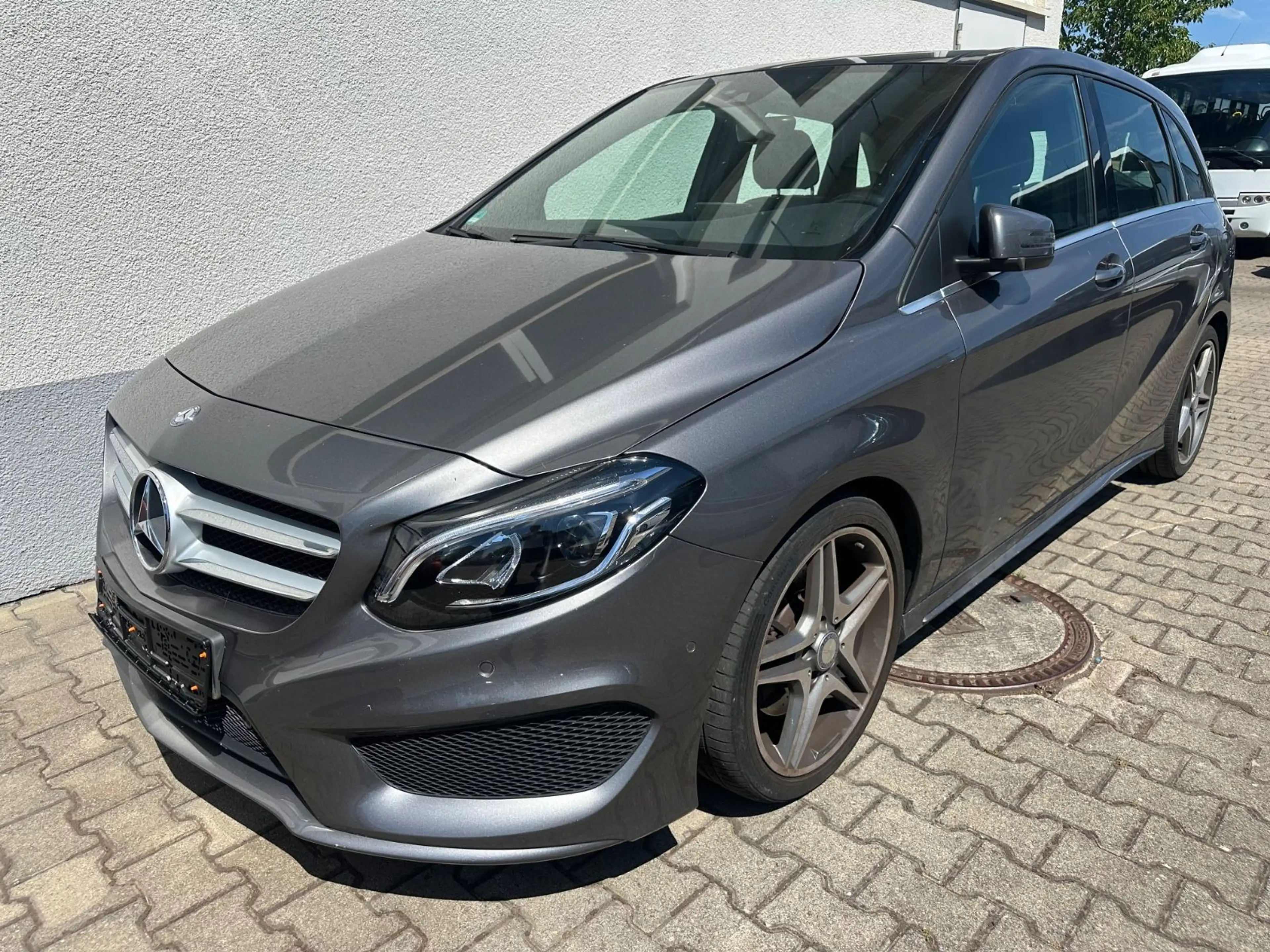Mercedes-Benz B 220 CDI AMG Pannorama/Leder/Bi-Xenon/PDC — photo 2