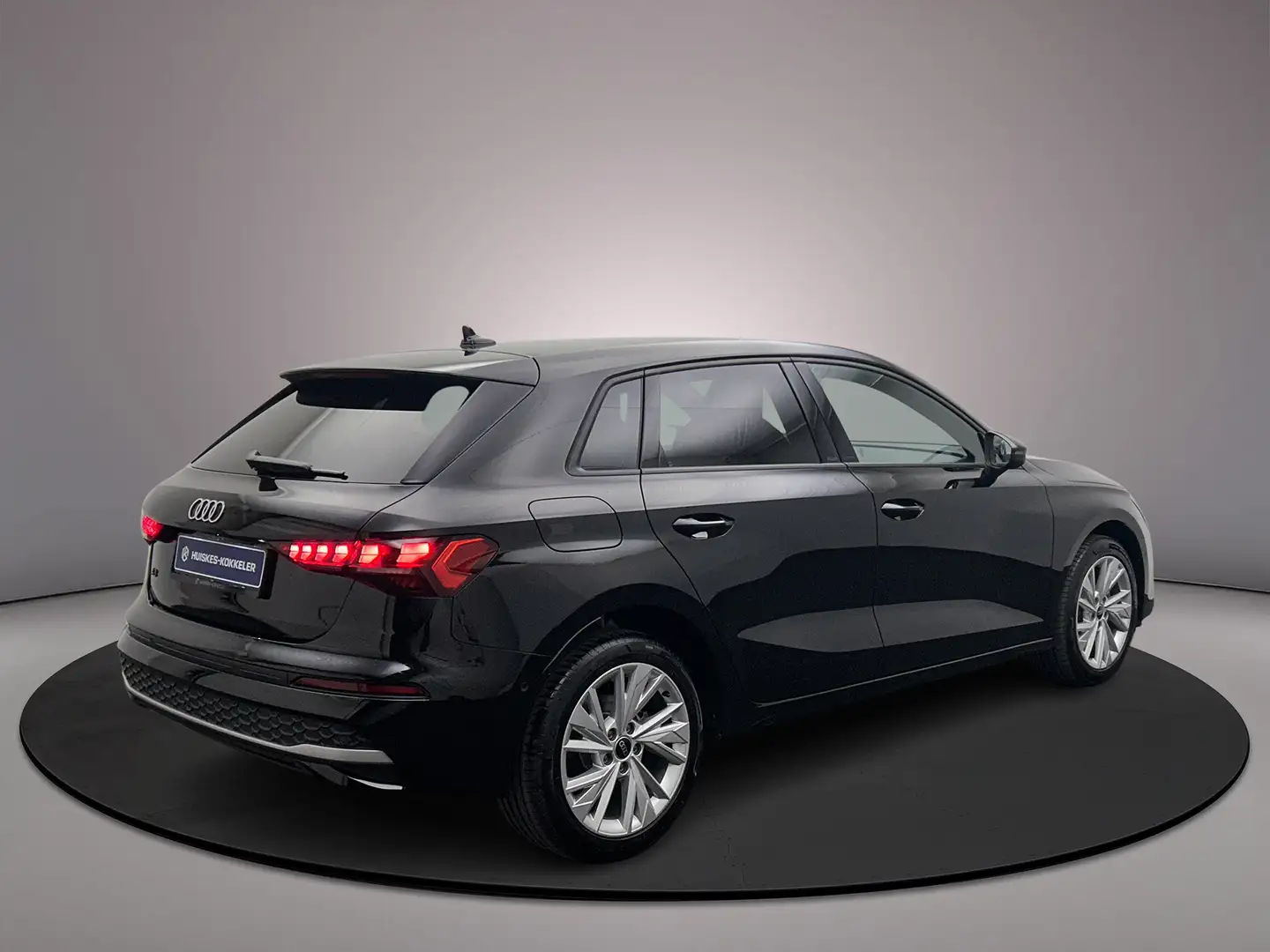 Audi A3 Sportback 40 TFSI e 204pk Pro Line Zwart - 2