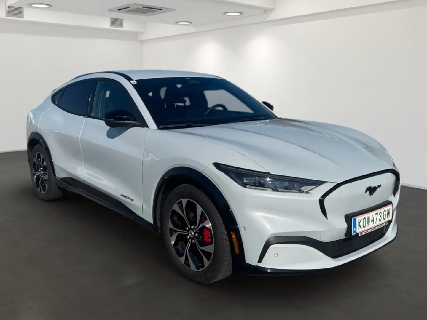 Ford Mustang Mach-E AWD Standard Range mit Techn.Paket Weiß - 2