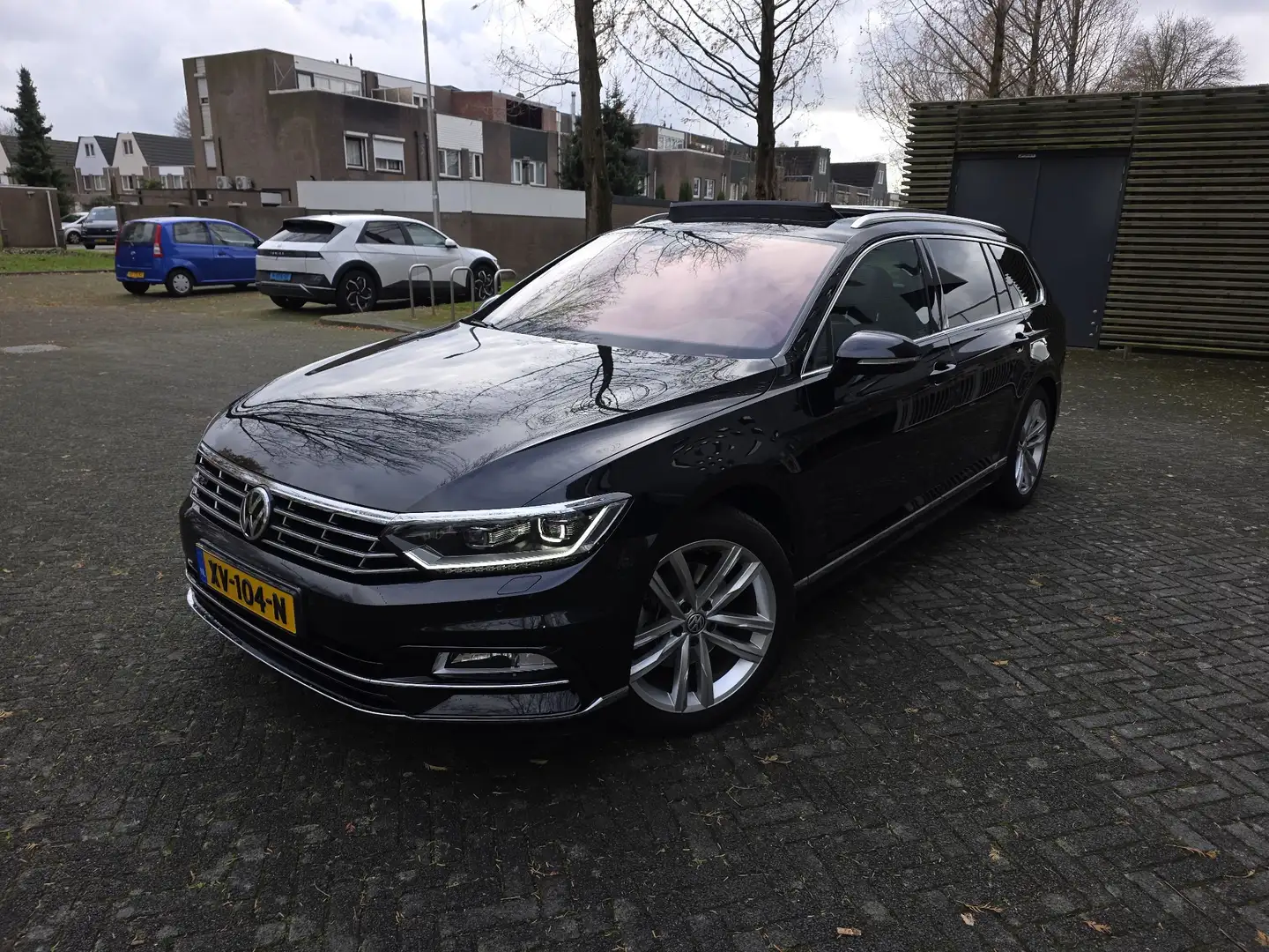 Volkswagen Passat 1.5 TSI Highline Business R Zwart - 1