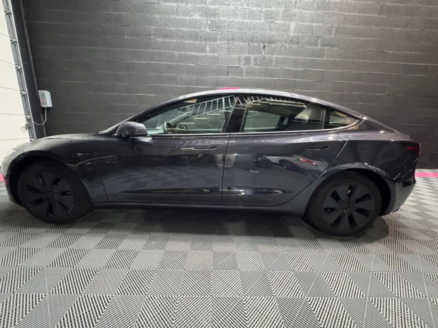 Tesla Model 3 Autonomie Standard Plus RWD Grau - 2
