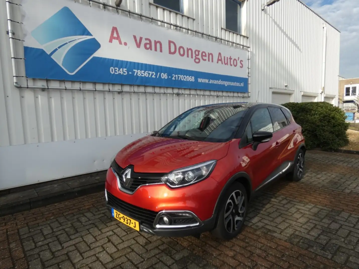 Renault Captur 1.2 TCE Helly Hansen Automaat,Navi,PDC,Trhaak Rouge - 2