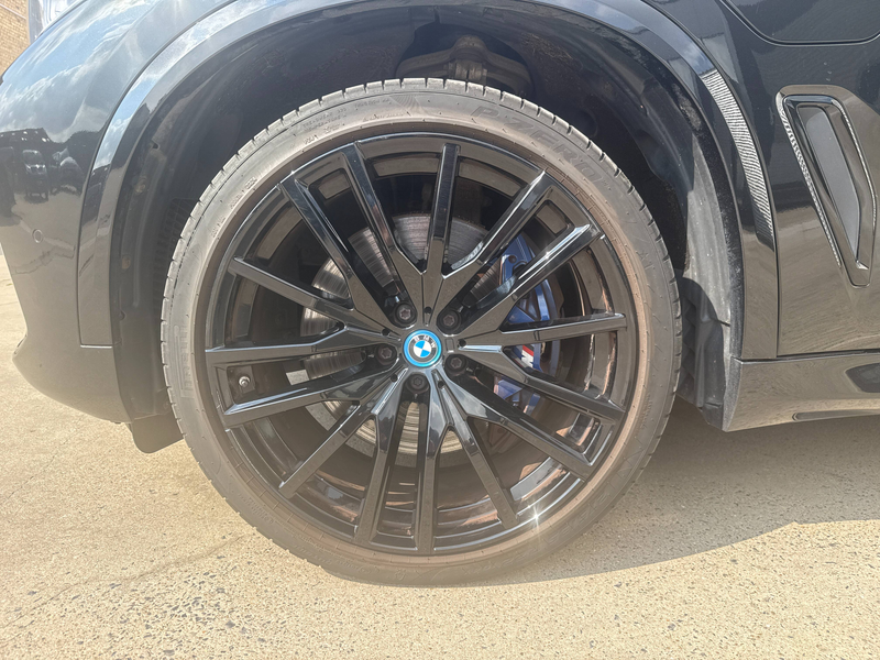 BMW X5 X5 PHEV 3.0A xDrive45e / M Sport / SKY LOUNGE / PANO / TREKHAAK / 22" / HUPD / LAZER — photo 12