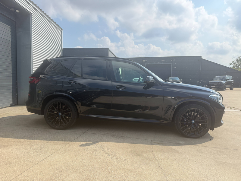 BMW X5 X5 PHEV 3.0A xDrive45e / M Sport / SKY LOUNGE / PANO / TREKHAAK / 22" / HUPD / LAZER — photo 9