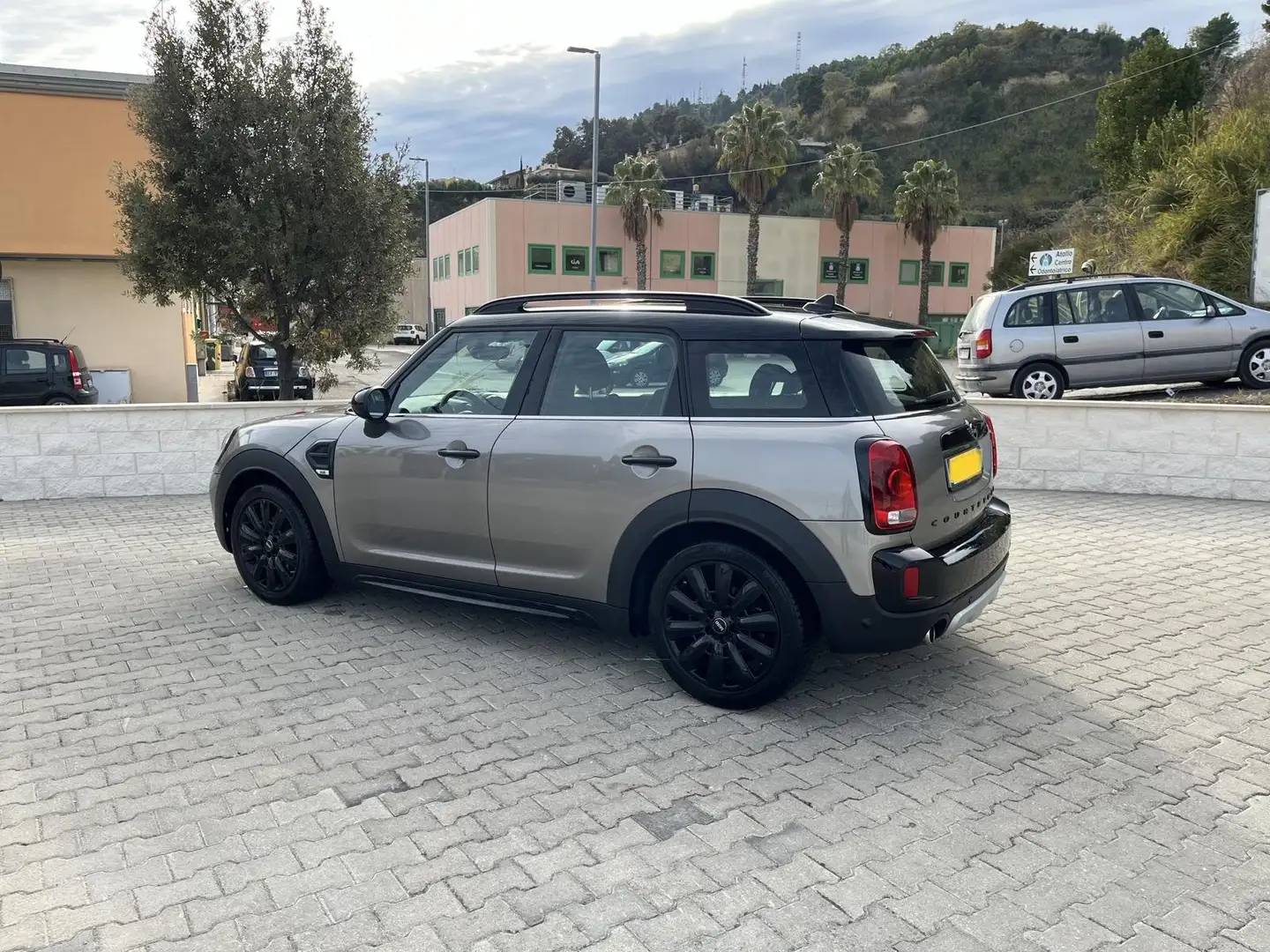MINI Cooper D Countryman Mini Countryman F60 2017 2.0 auto my18 Argintiu - 1
