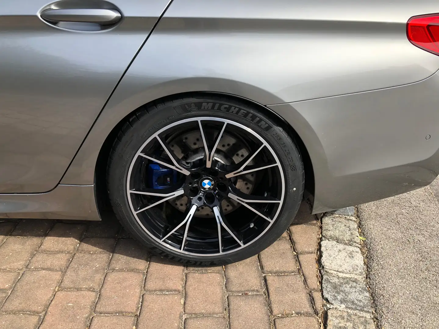 BMW M5 5er Competition Grau - 2