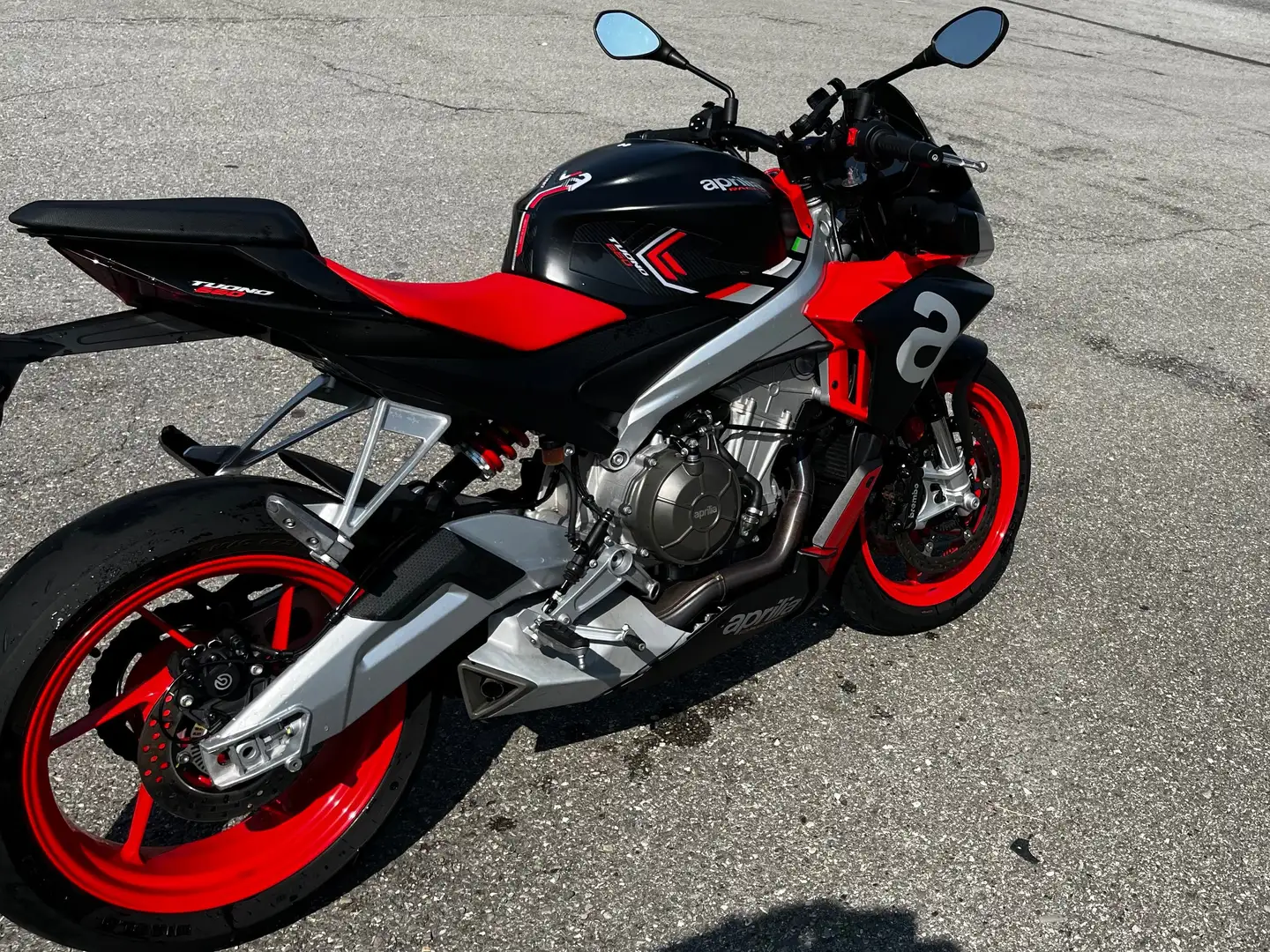 Aprilia Tuono Nero - 1