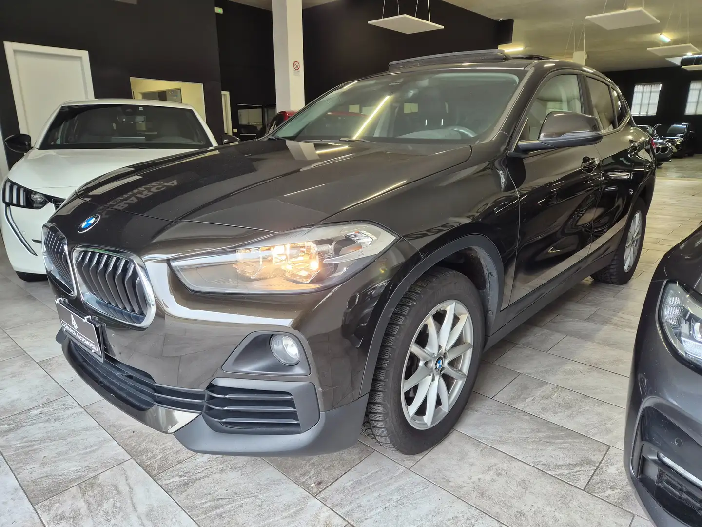 BMW X2 X2 sdrive16d auto TETTO Marrone - 2