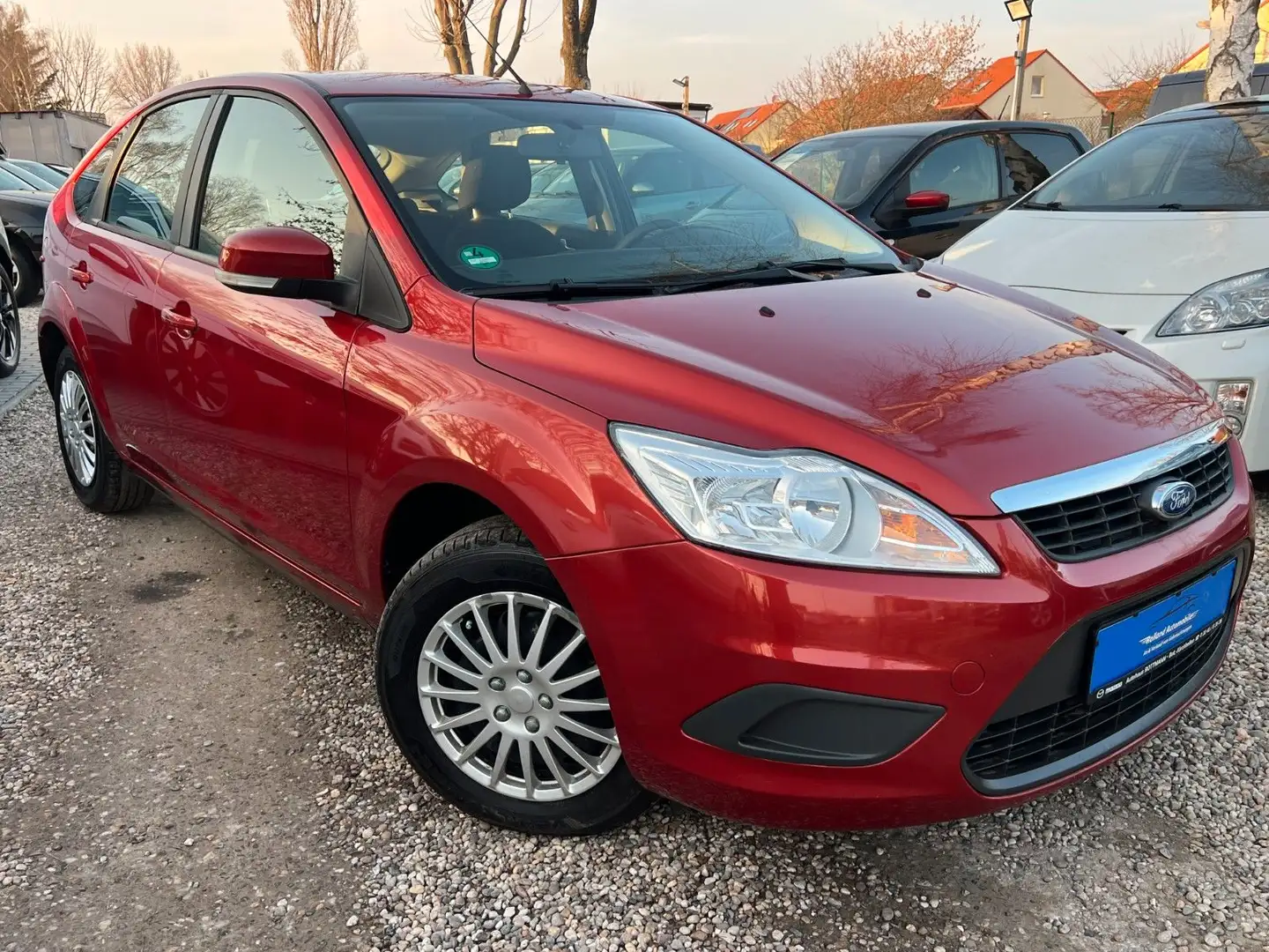 Ford Focus Lim. Style*2.HD*Klima*AHK*PDCÜ*TÜV NEU Orange - 1