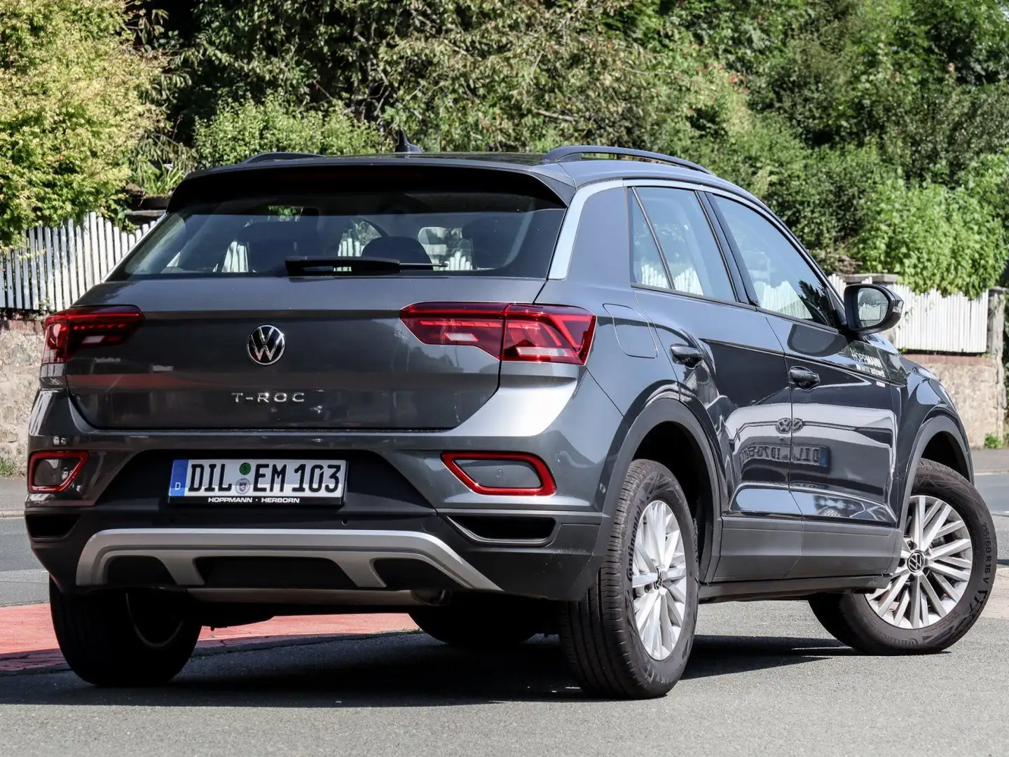 Volkswagen T-Roc 1.0 TSI Life Rear View Comfort Gris - 2
