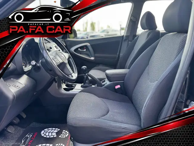 Toyota RAV4 view 6