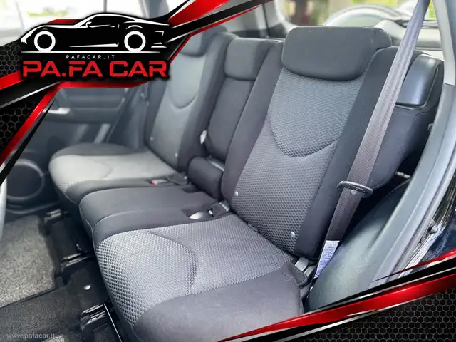 Toyota RAV4 view 14