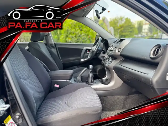 Toyota RAV4 view 8