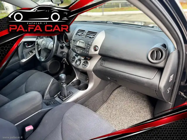Toyota RAV4 view 9