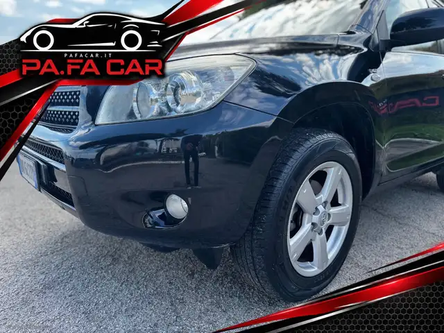 Toyota RAV4 view 4