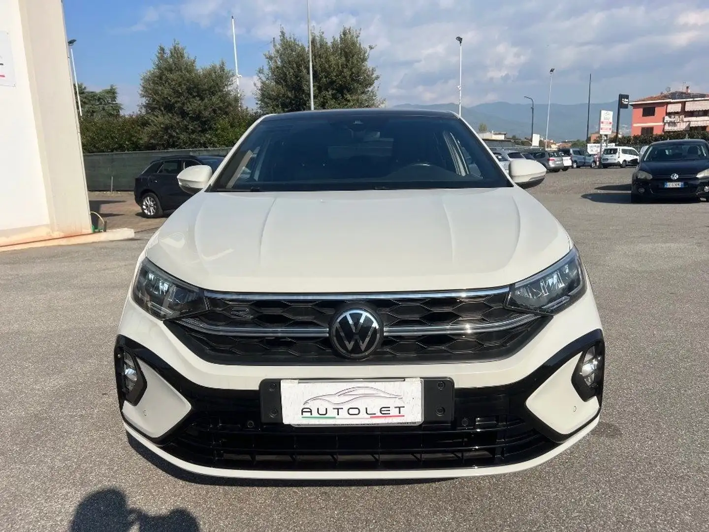 Volkswagen Taigo 1.0 TSI 110 CV DSG R-Line Grigio - 2