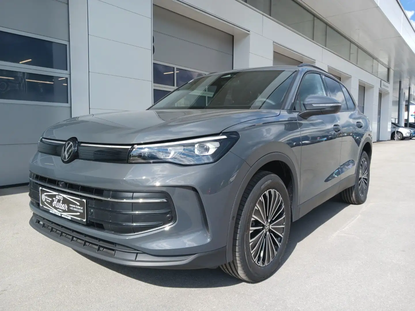 Volkswagen Tiguan 2.0 TSI 150 kW 4Motion Friends DSG Grau - 1