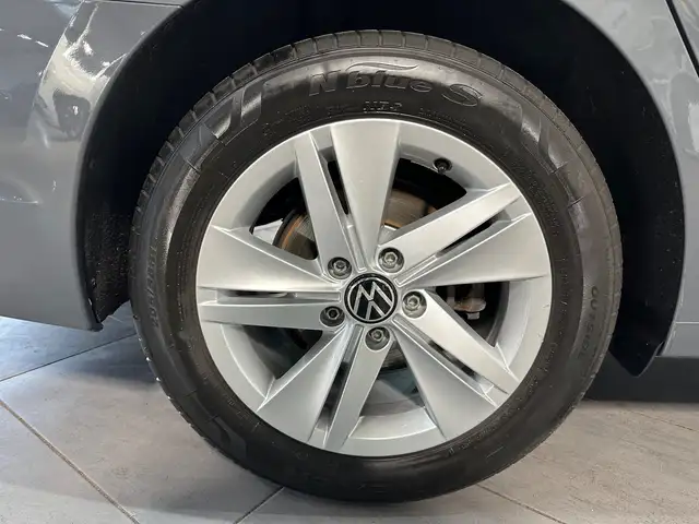 Volkswagen Golf view 3
