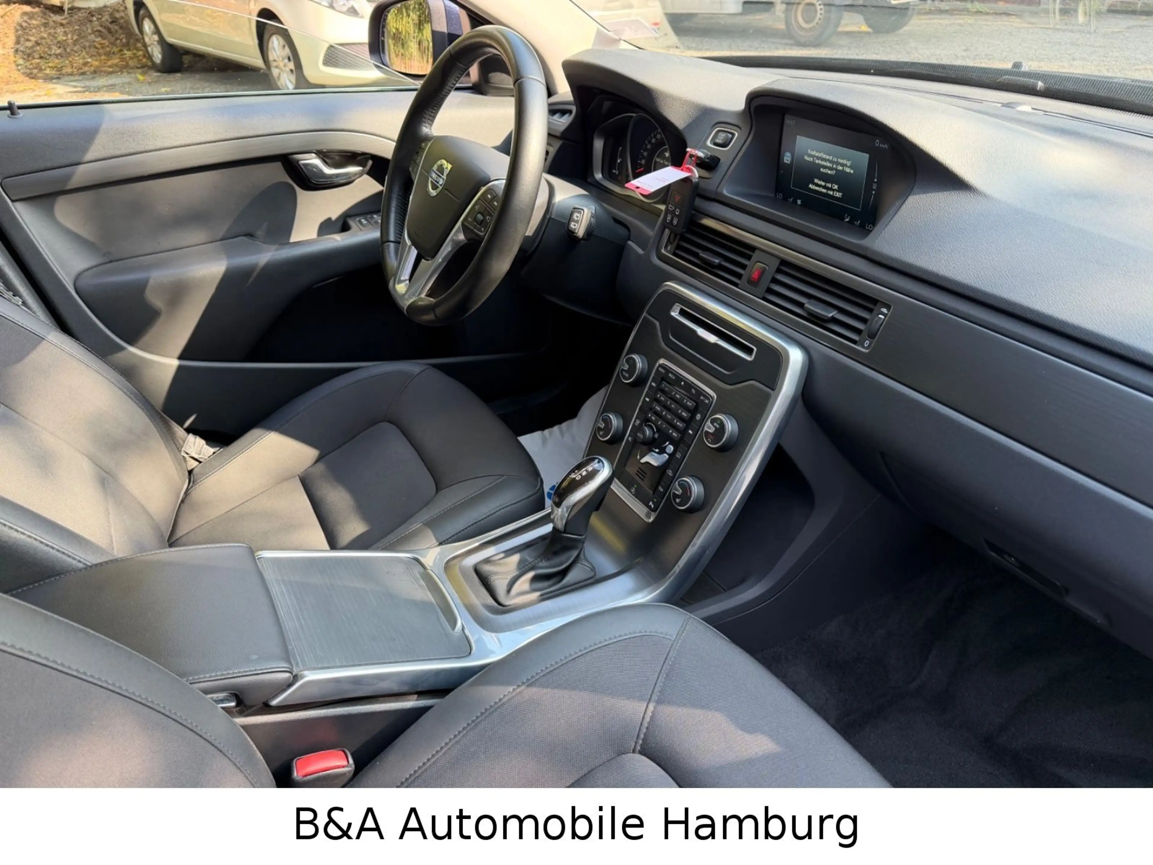 Volvo V70 Kombi Linje 1 Hand+Tüv/Au Neu+Navi — photo 8