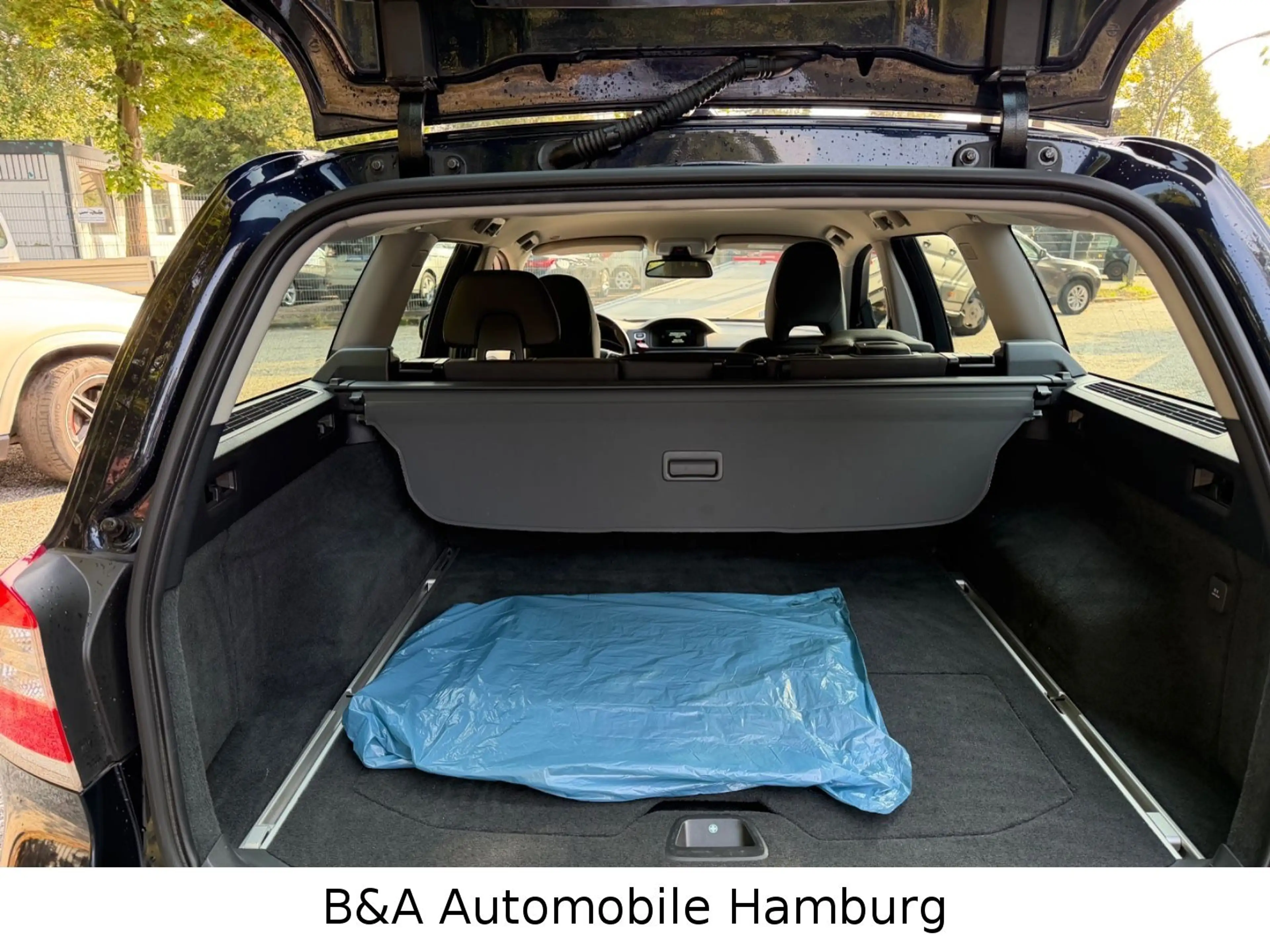 Volvo V70 Kombi Linje 1 Hand+Tüv/Au Neu+Navi — photo 12