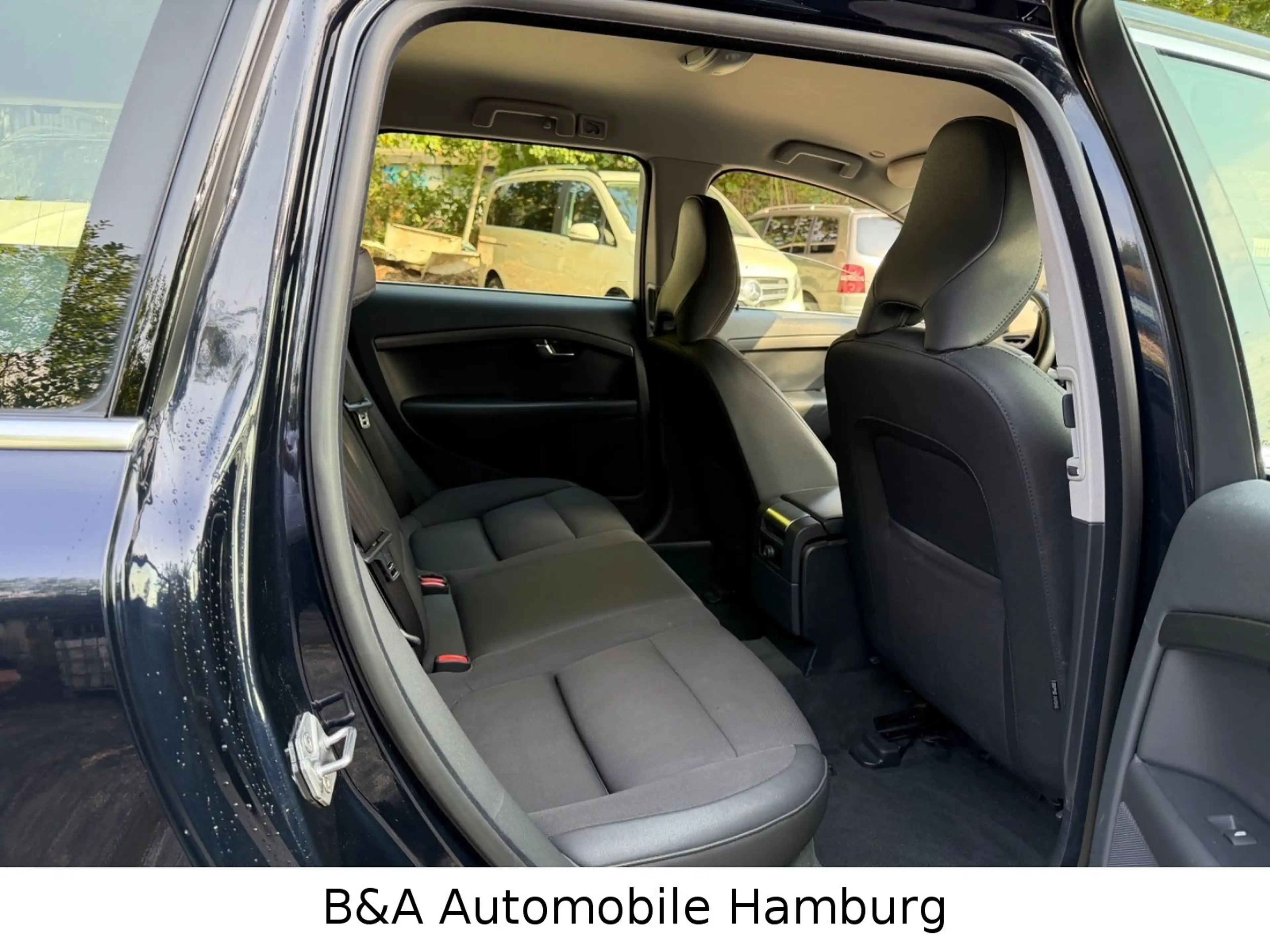 Volvo V70 Kombi Linje 1 Hand+Tüv/Au Neu+Navi — photo 9