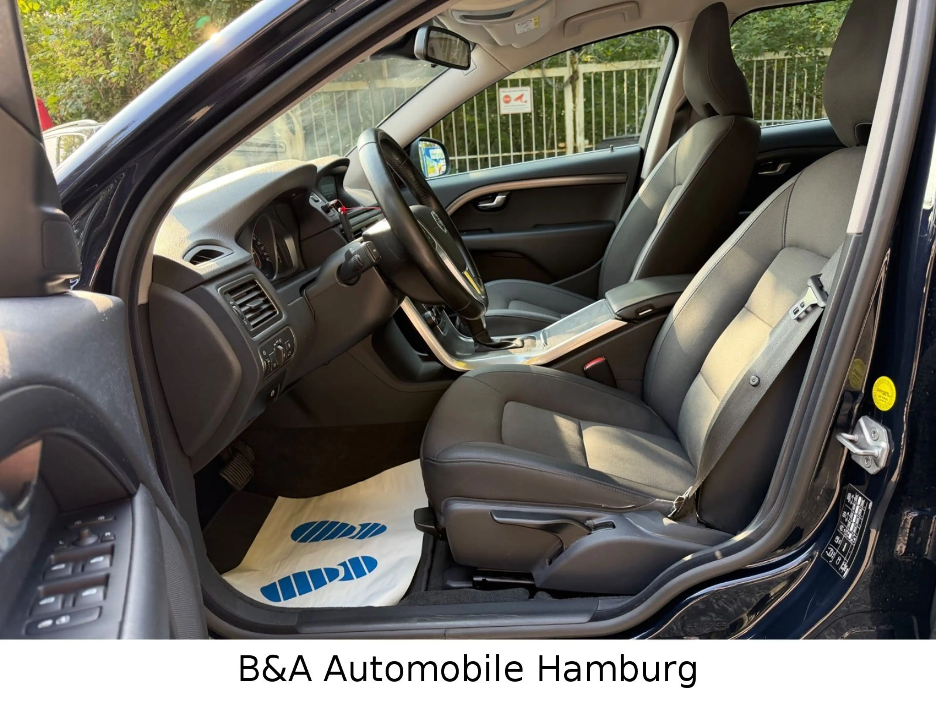 Volvo V70 Kombi Linje 1 Hand+Tüv/Au Neu+Navi — photo 11