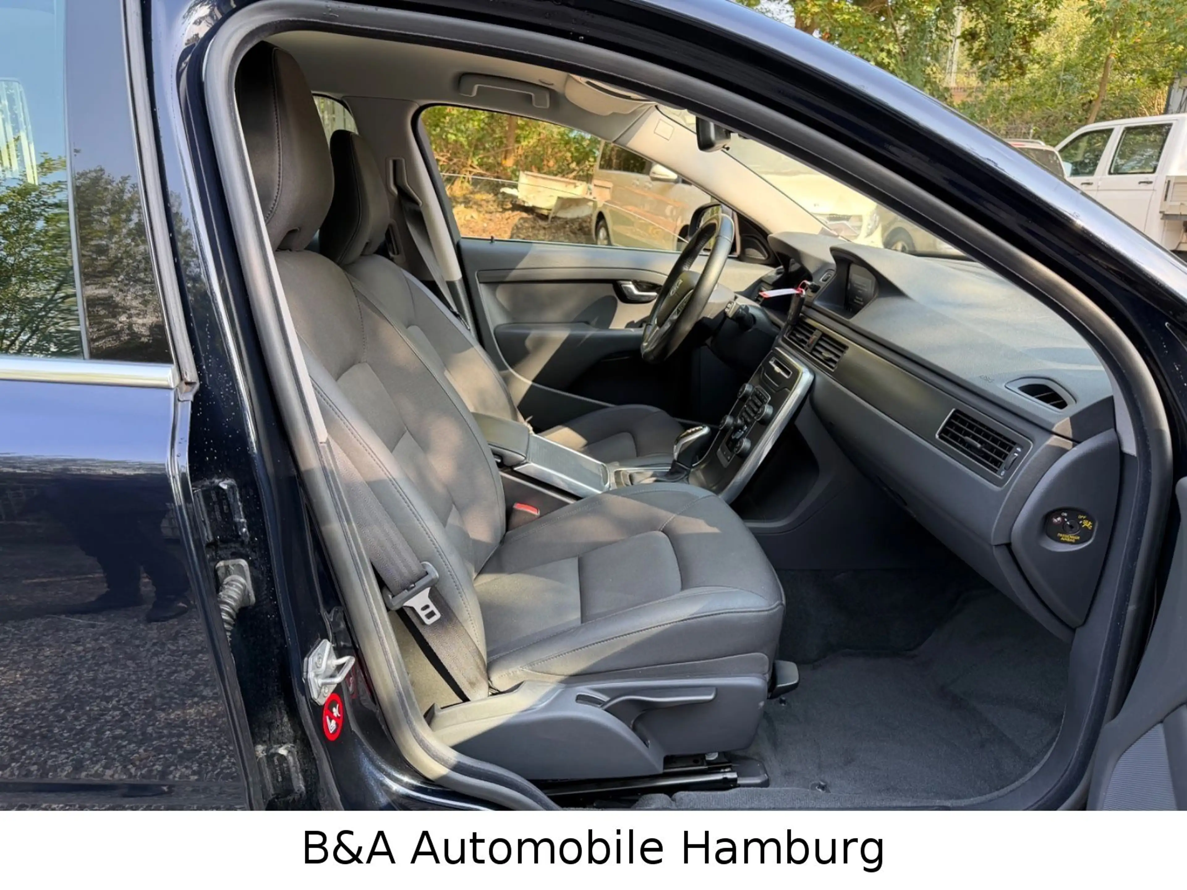 Volvo V70 Kombi Linje 1 Hand+Tüv/Au Neu+Navi — photo 7
