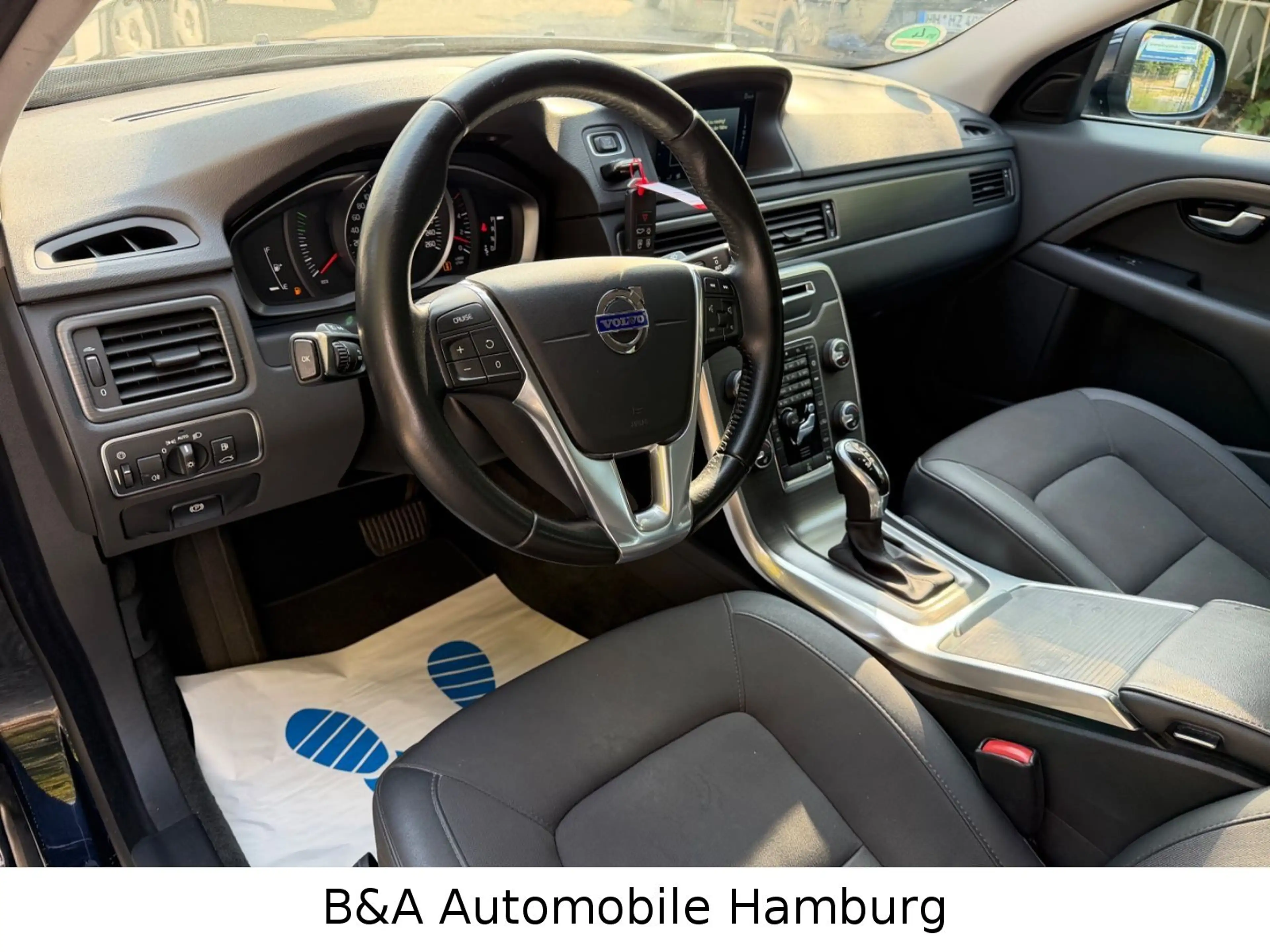 Volvo V70 Kombi Linje 1 Hand+Tüv/Au Neu+Navi — photo 10