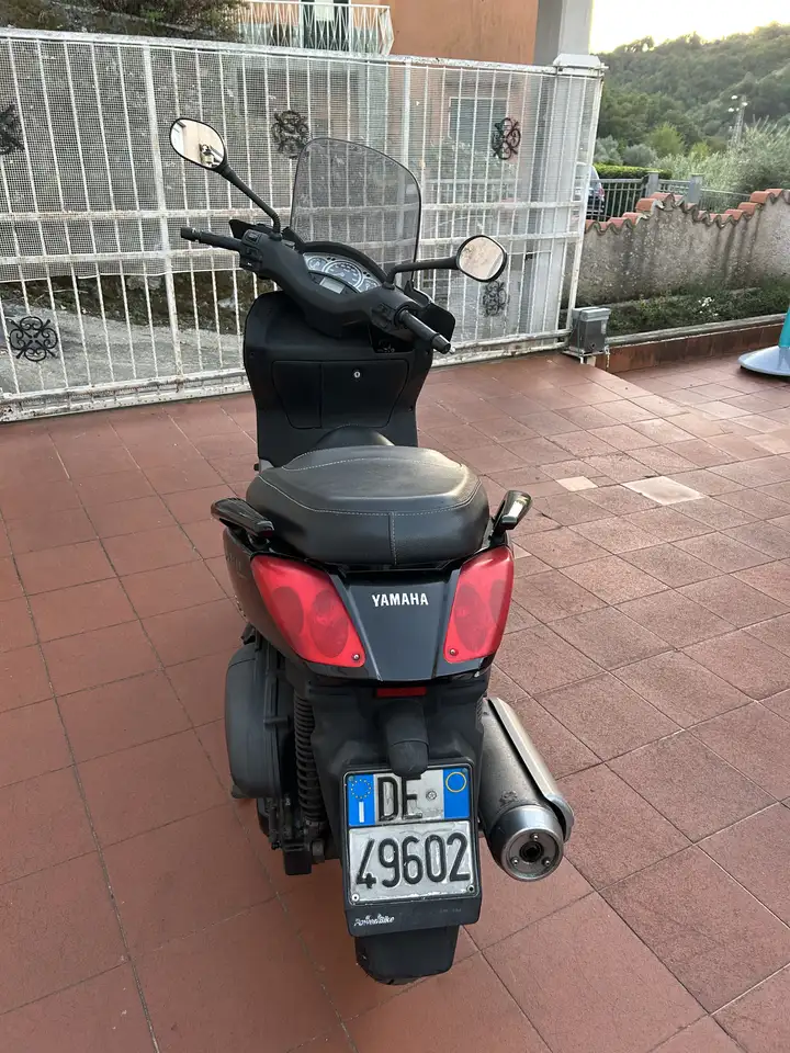 Yamaha X-Max 250
