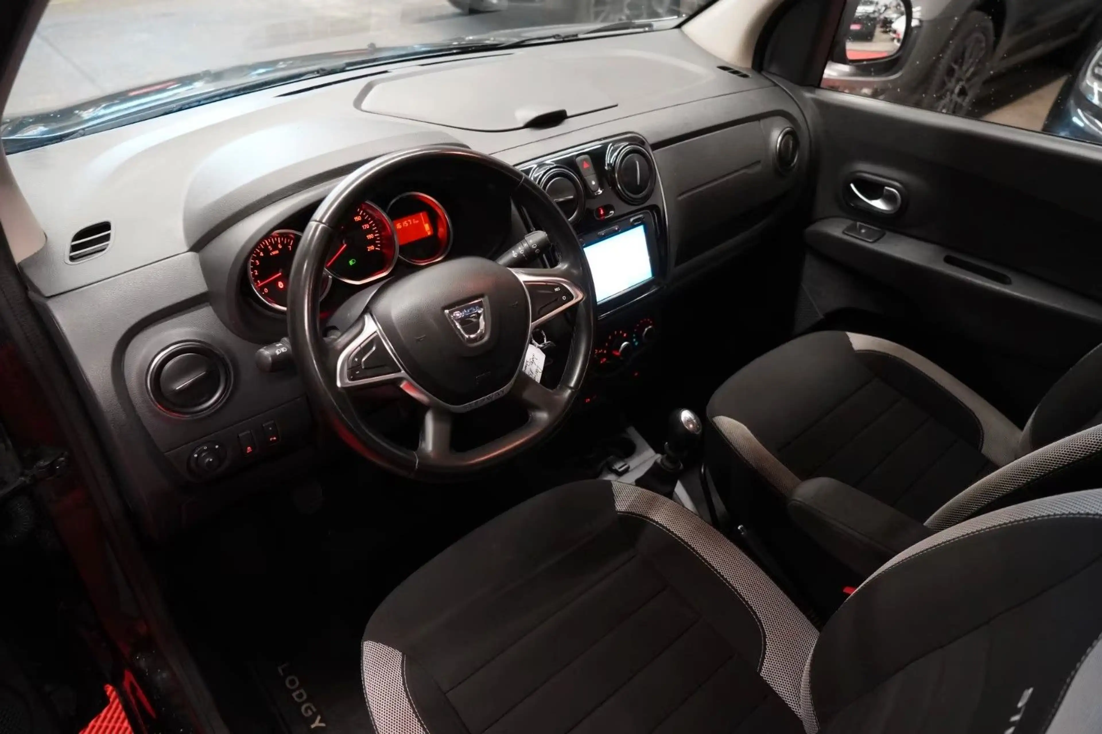 Dacia Lodgy 1.5 dCi Stepway Plus *Unfallfrei* — photo 13