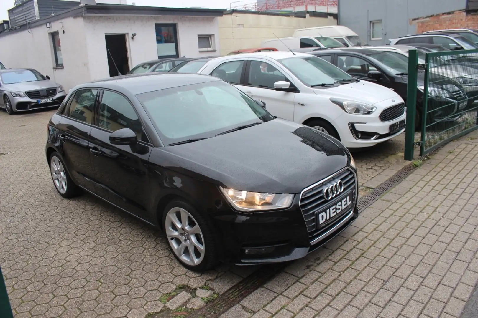 Audi A1 Sportback basis/Zahnrimmen Neu/Navi/S.Hzg/Tem Schwarz - 2
