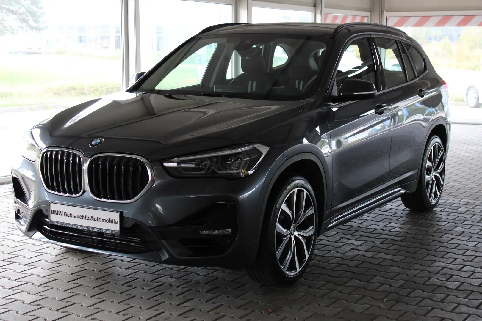 BMW X1 xDrive20i A Sport Line Head-Up DAB LED RFK Grau - 2